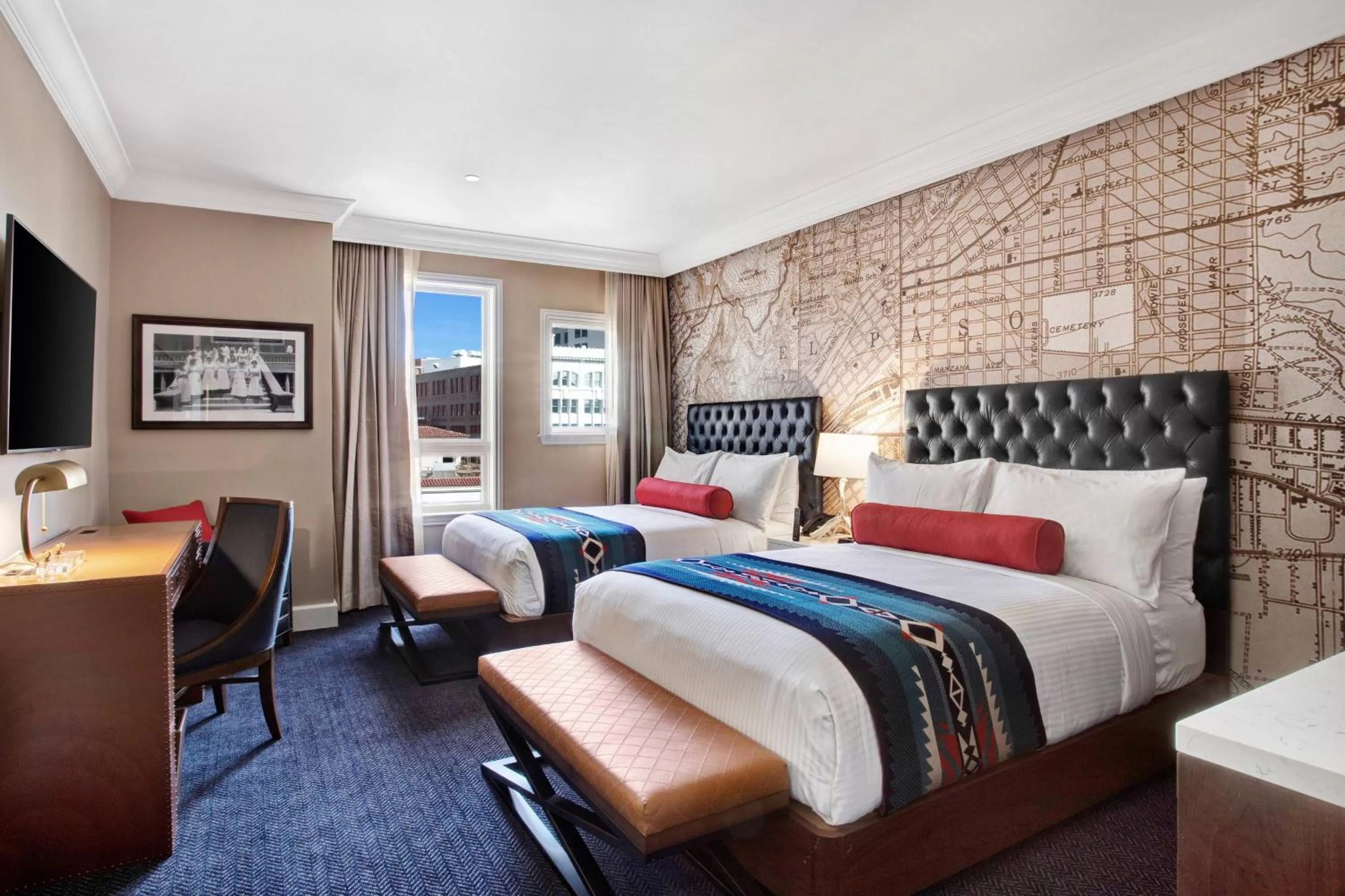 Photo of the whole room, Bed in Hotel Paso Del Norte, Autograph Collection