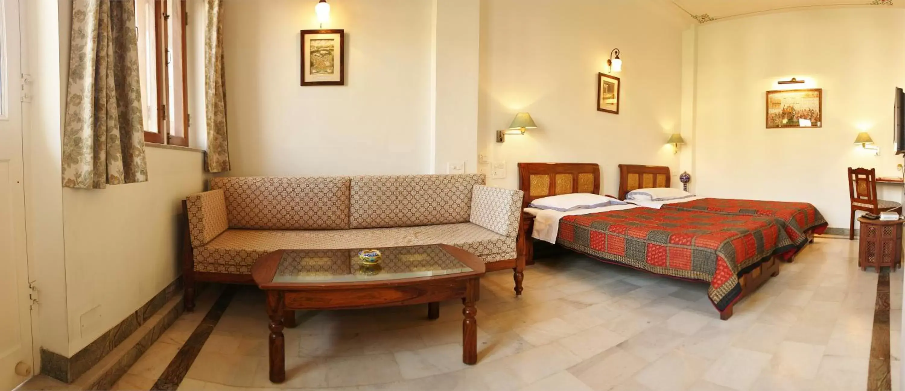 Bedroom in Hotel Arya Niwas