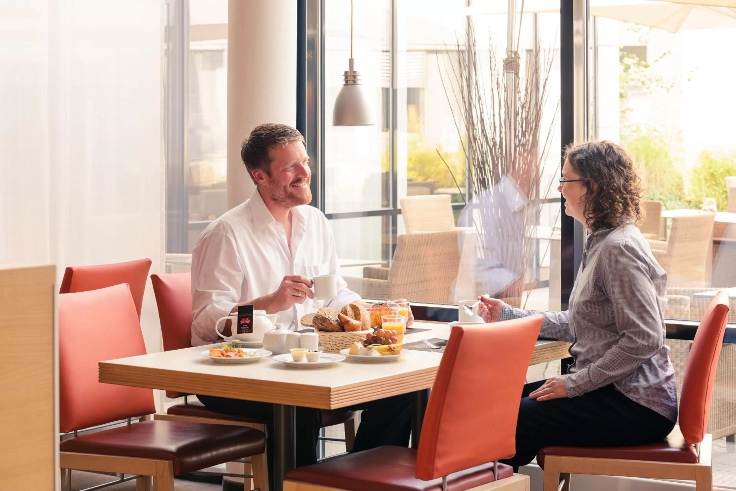 Dining area in Mercure Hotel Düsseldorf City Nord