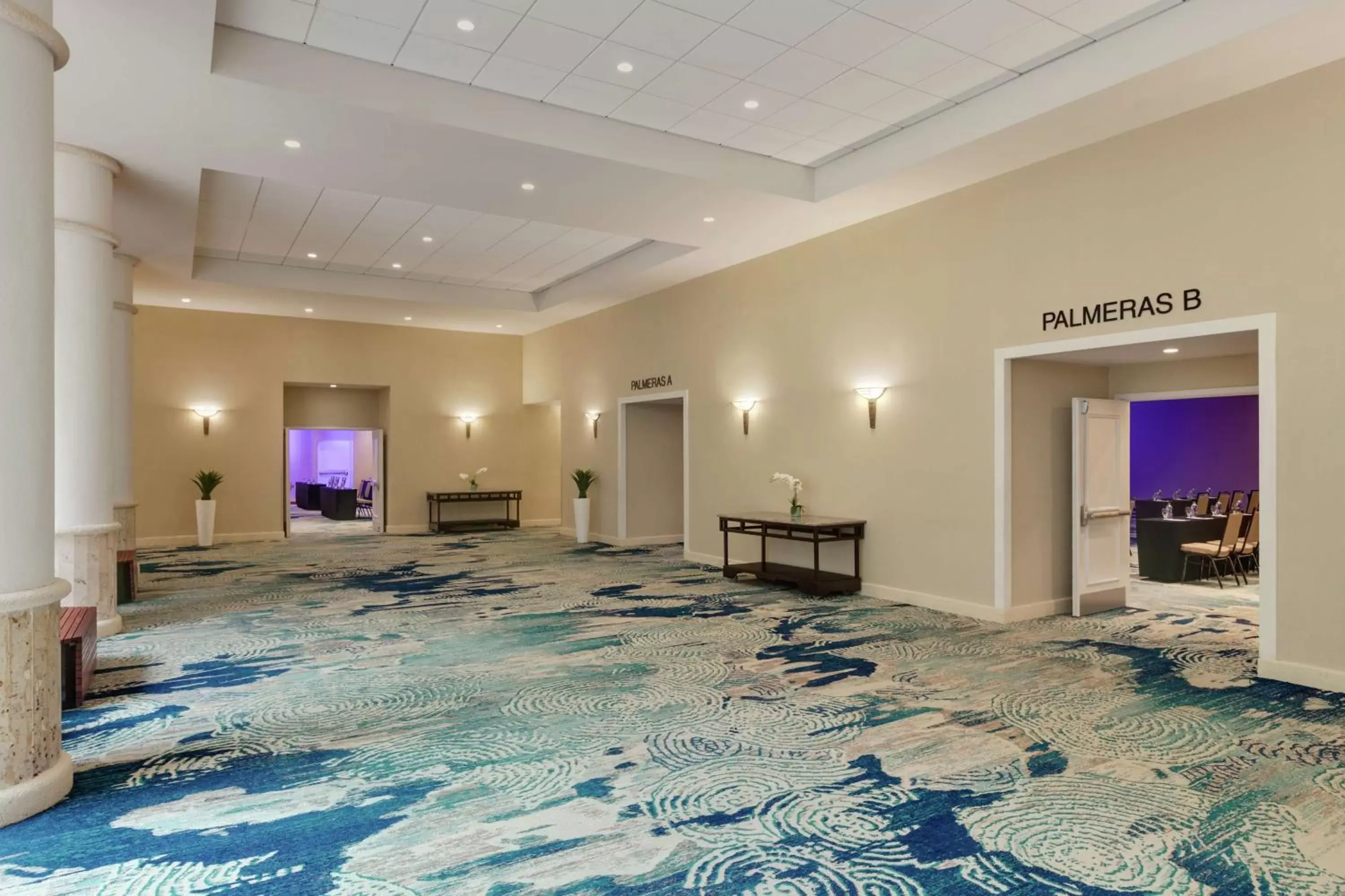 Meeting/conference room in Embassy Suites by Hilton San Juan - Hotel & Casino