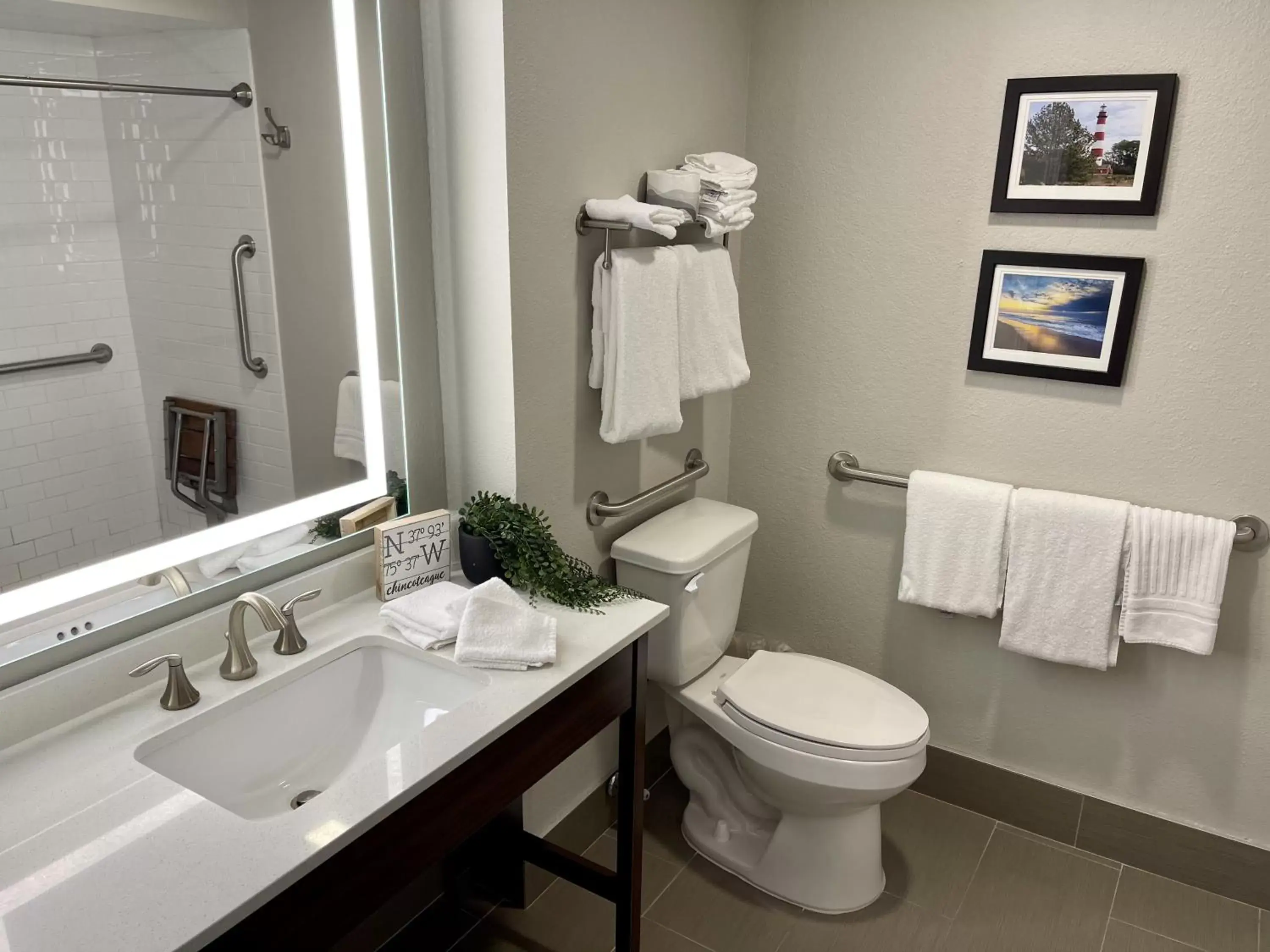 Bathroom in Comfort Suites Chincoteague Island Bayfront Resort