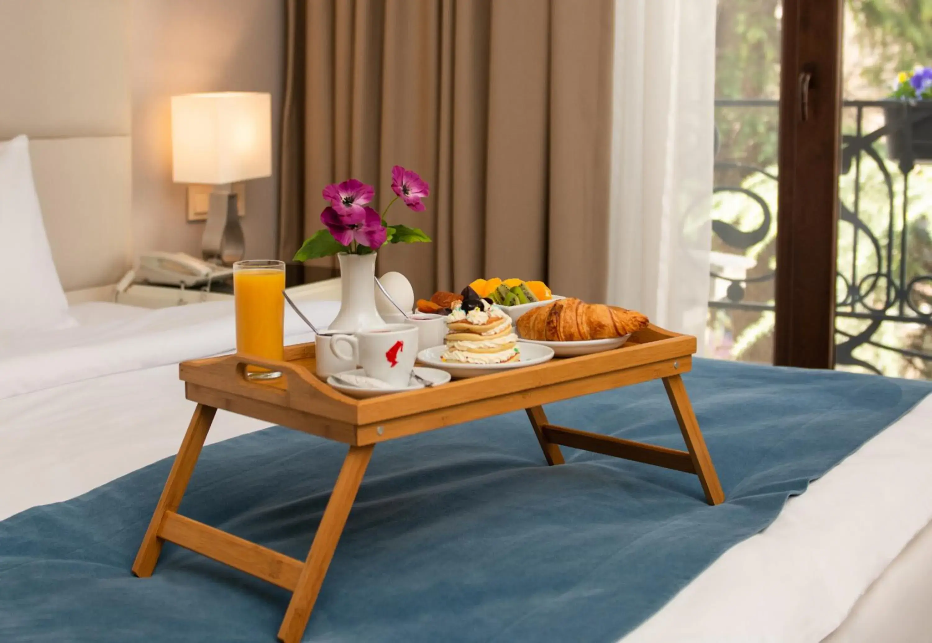 Bedroom, Breakfast in City Avenue Hotel