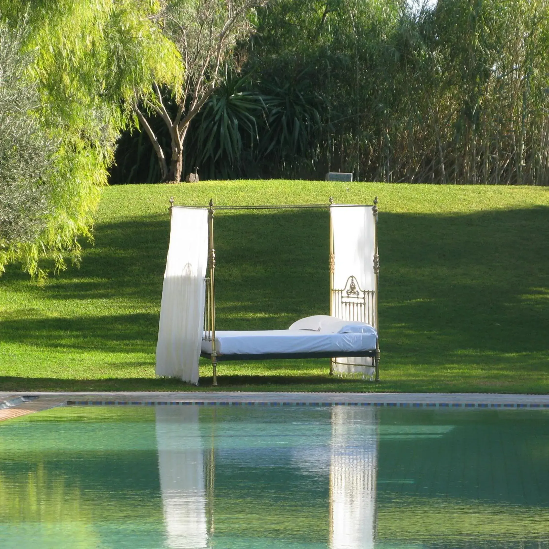 Swimming pool in Les Deux Tours