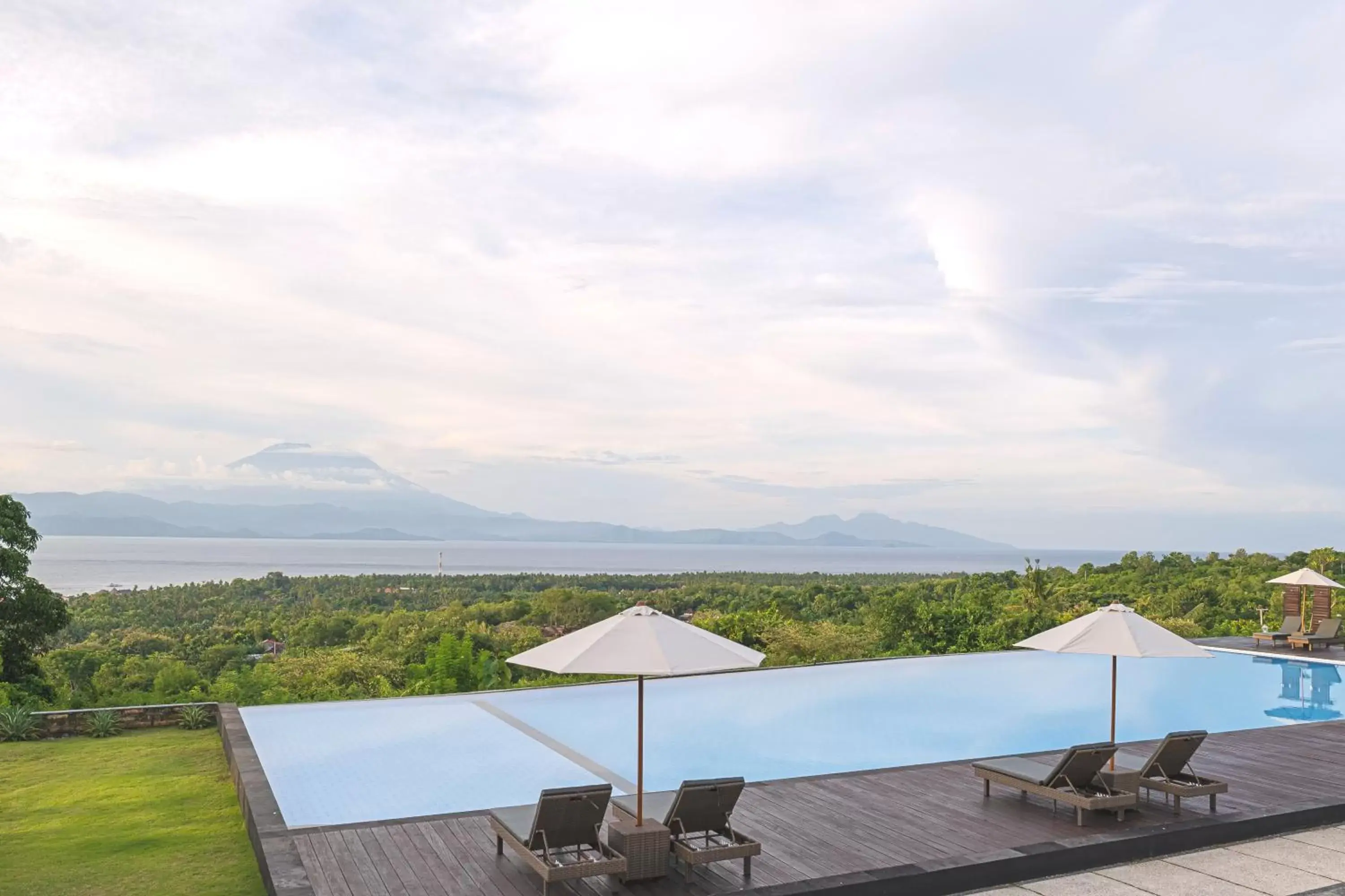 Swimming Pool in Semabu Hills Hotel Nusa Penida