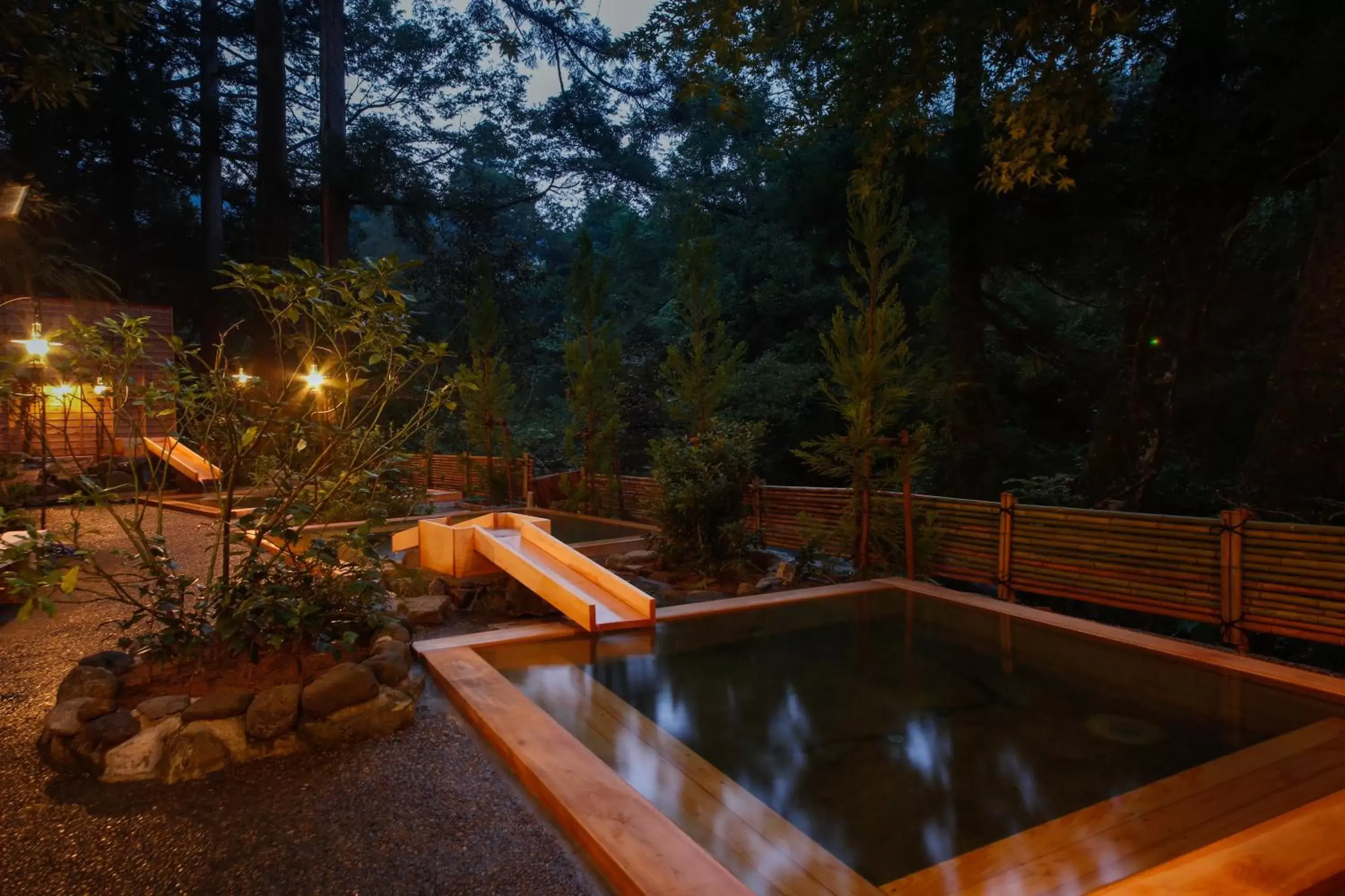 Hot Spring Bath, Swimming Pool in Yamanaka Onsen Hanatsubaki                                                 