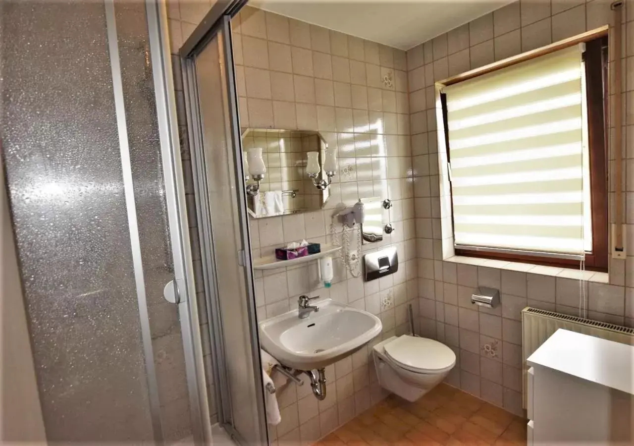Bathroom in Hotel Alena - Kontaktlos Check-In