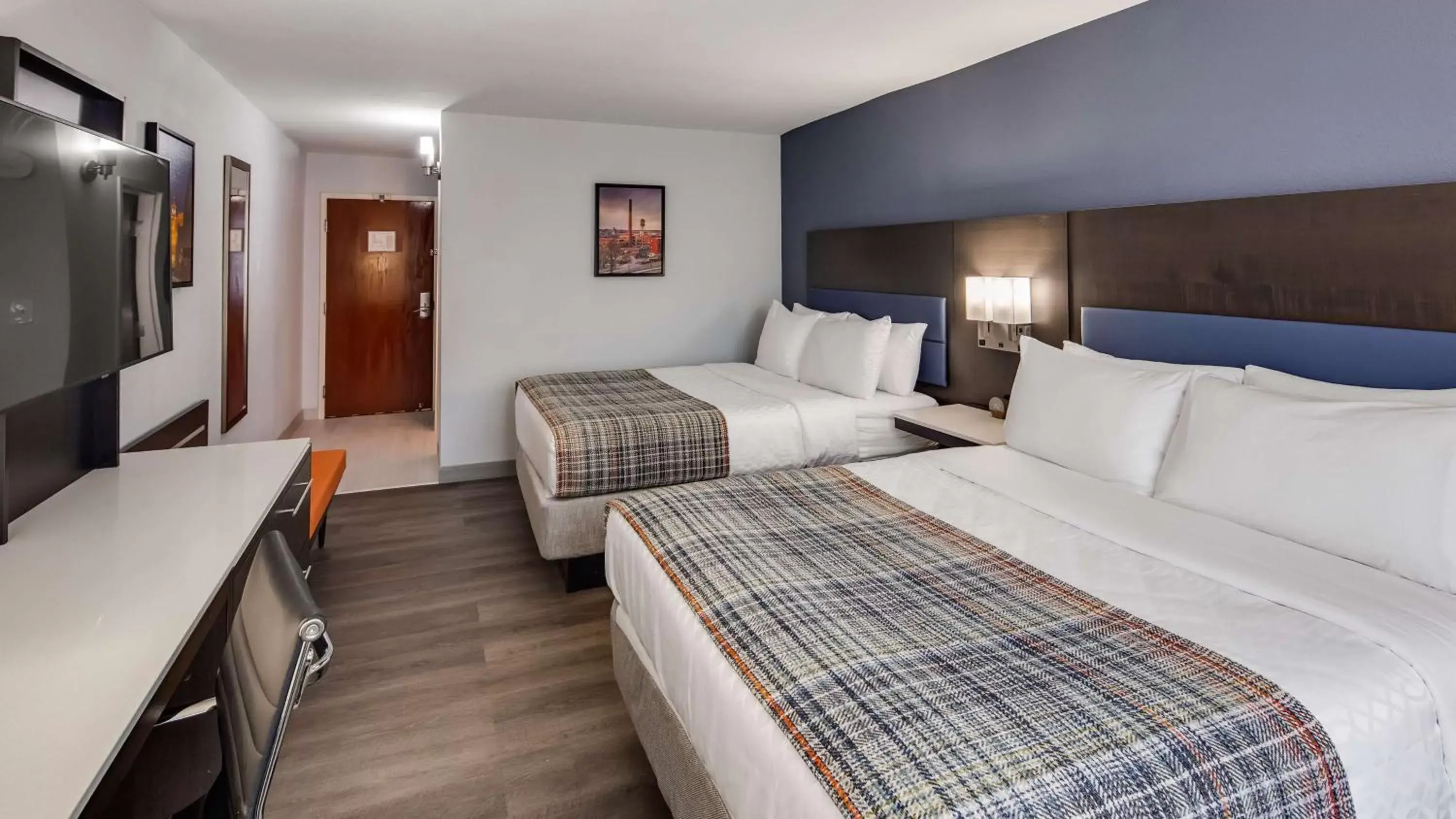 Photo of the whole room, Bed in Best Western Premier Richmond City Gateway