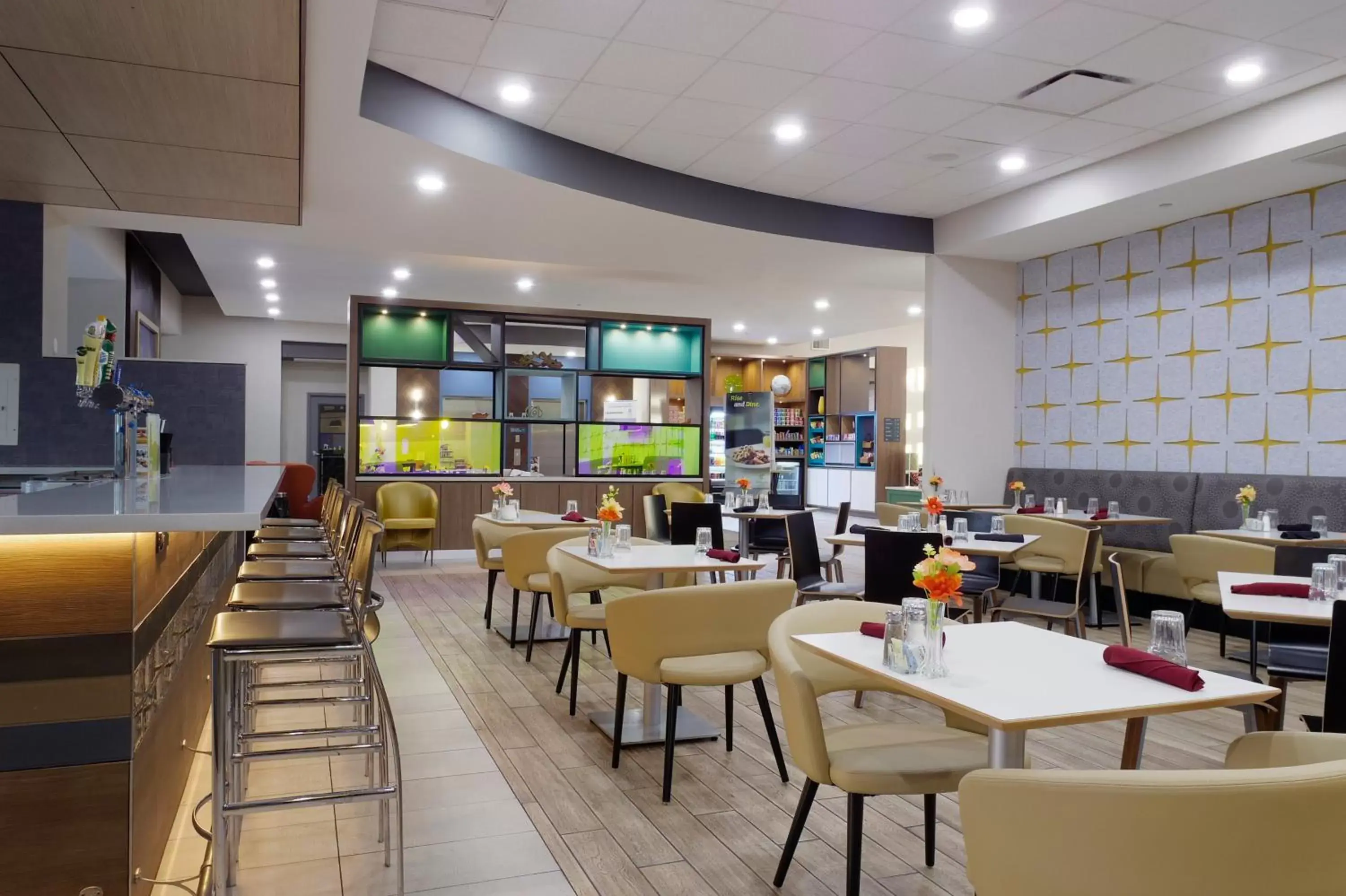 Restaurant/Places to Eat in Holiday Inn Phoenix Airport, an IHG Hotel