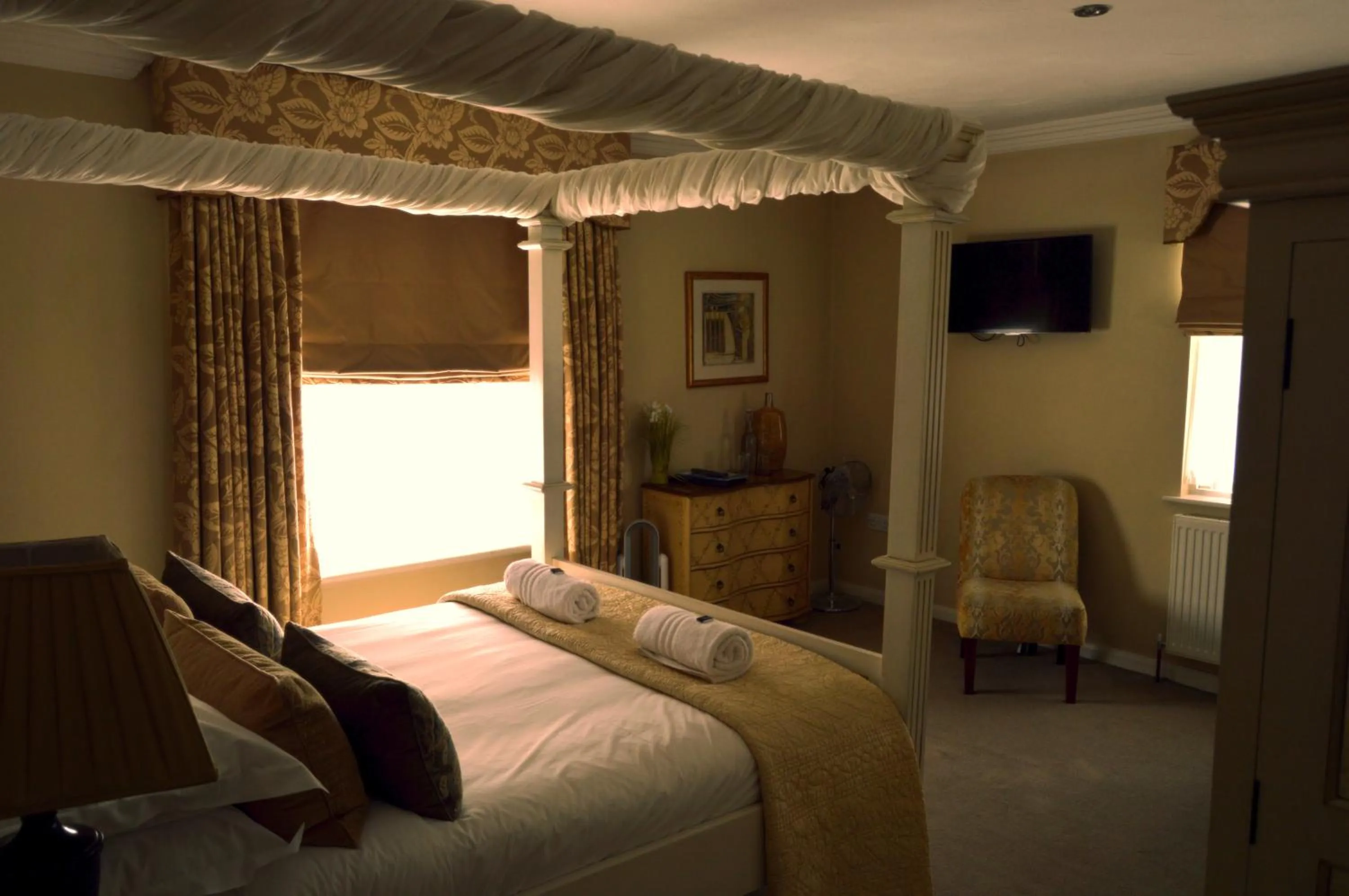 Bed in Le Bouchon Brasserie & Hotel