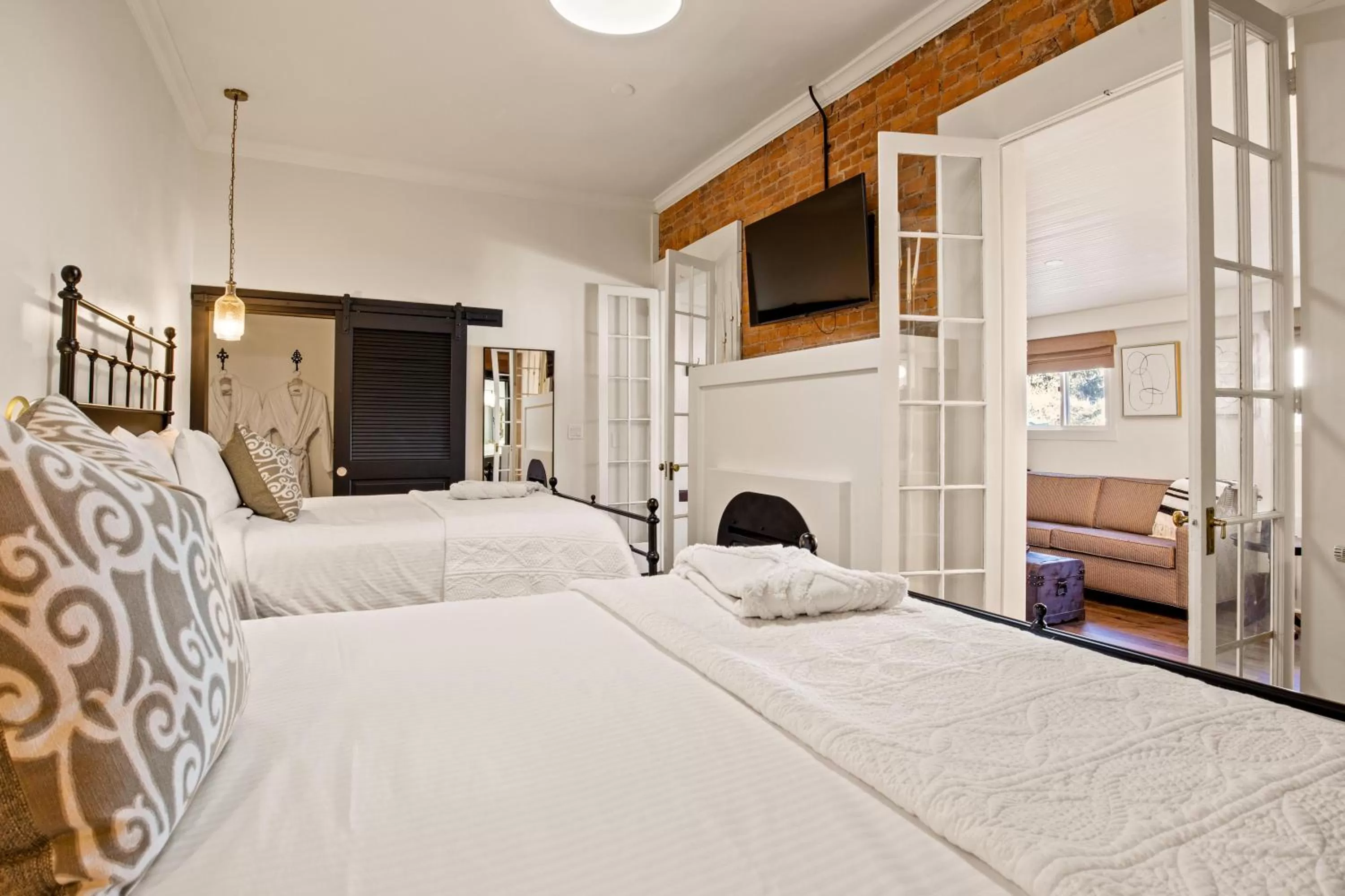 Bedroom, Bed in Bespoke Inn Flagstaff