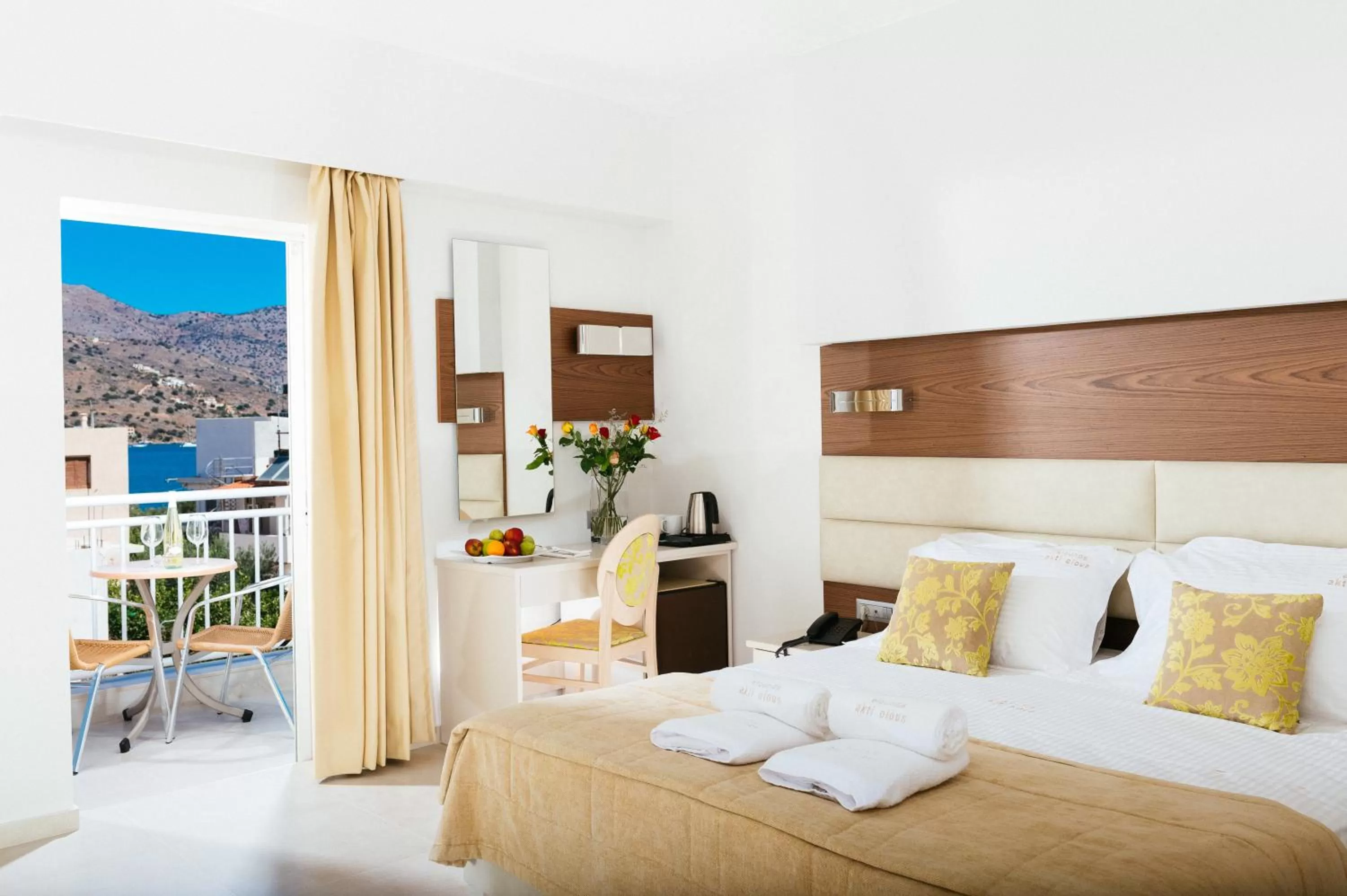 Photo of the whole room, Bed in Elounda Akti Olous (Adults Only)