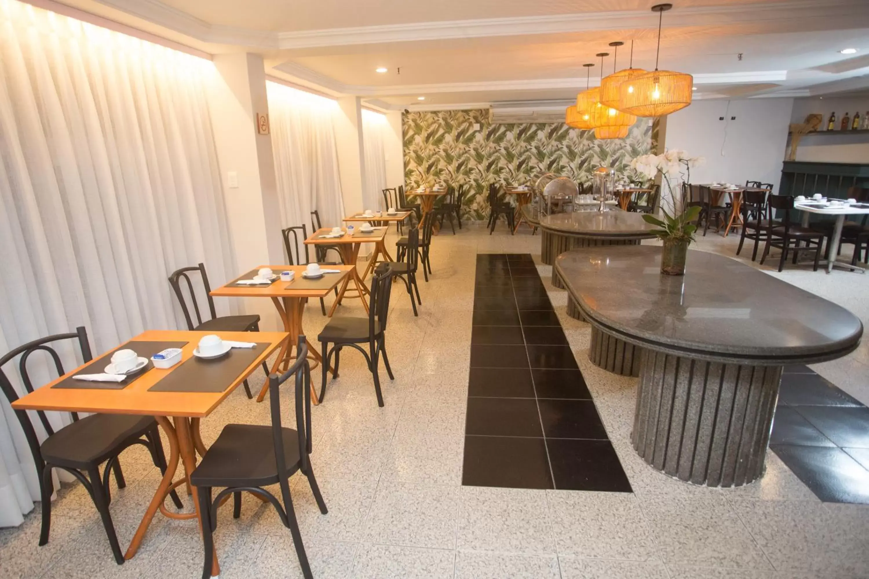 Restaurant/places to eat in Regency Copacabana Hotel Restaurant/places to eat in Regency Copacabana Hotel