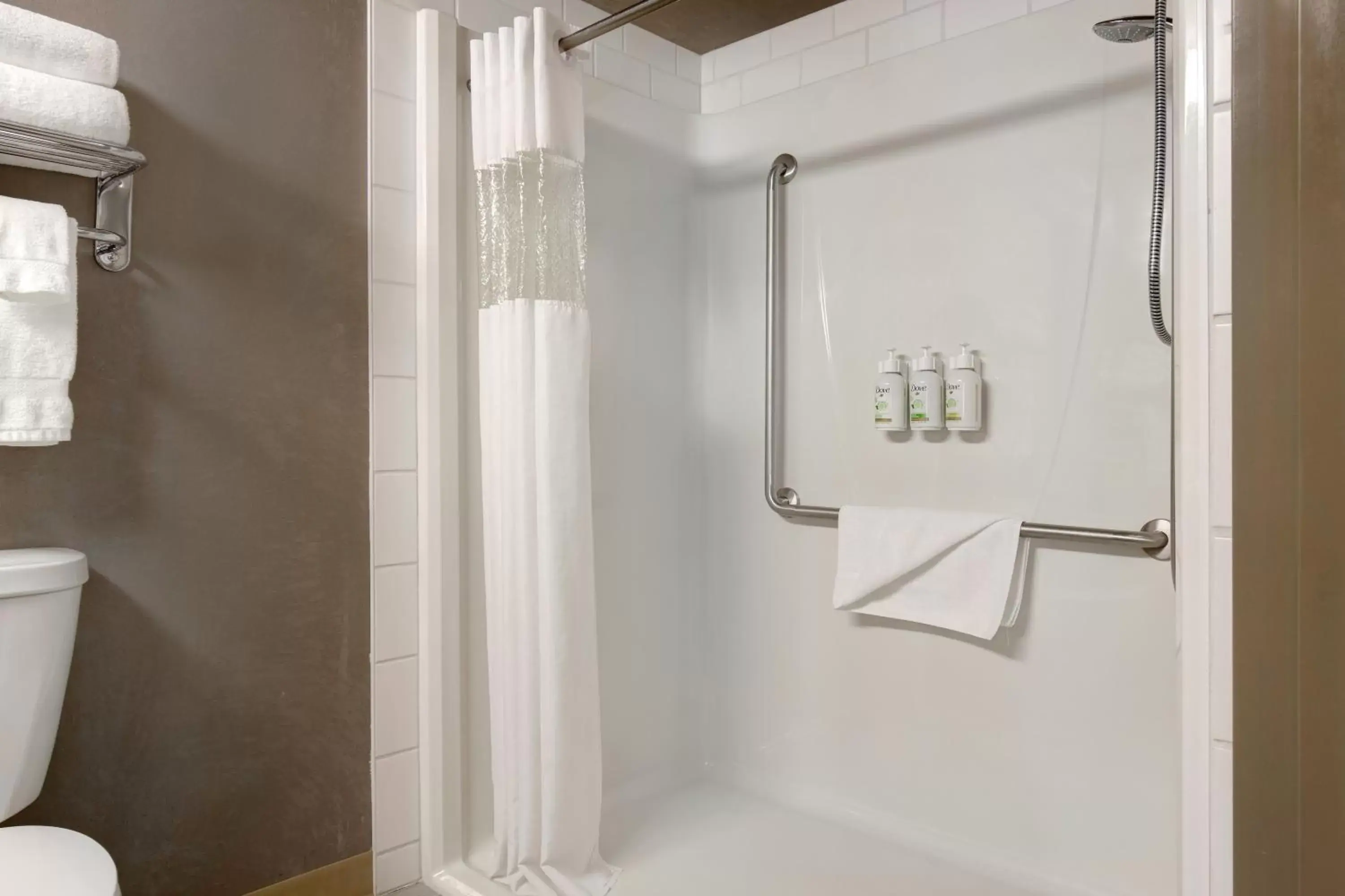 acessibility, Bathroom in Days Inn by Wyndham Medicine Hat