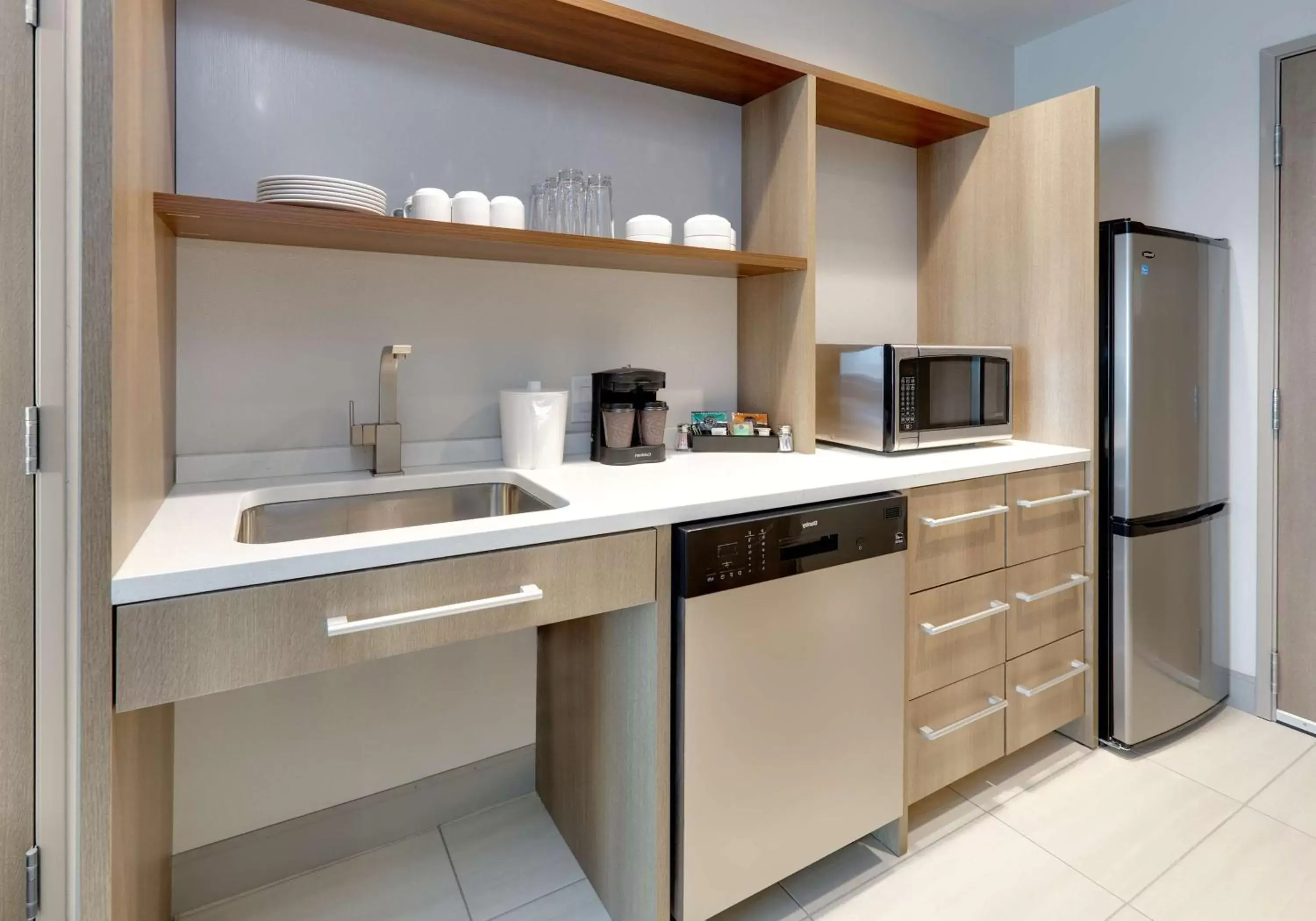 Kitchen or kitchenette, Kitchen/Kitchenette in Home2 Suites By Hilton Euless Dfw West, Tx