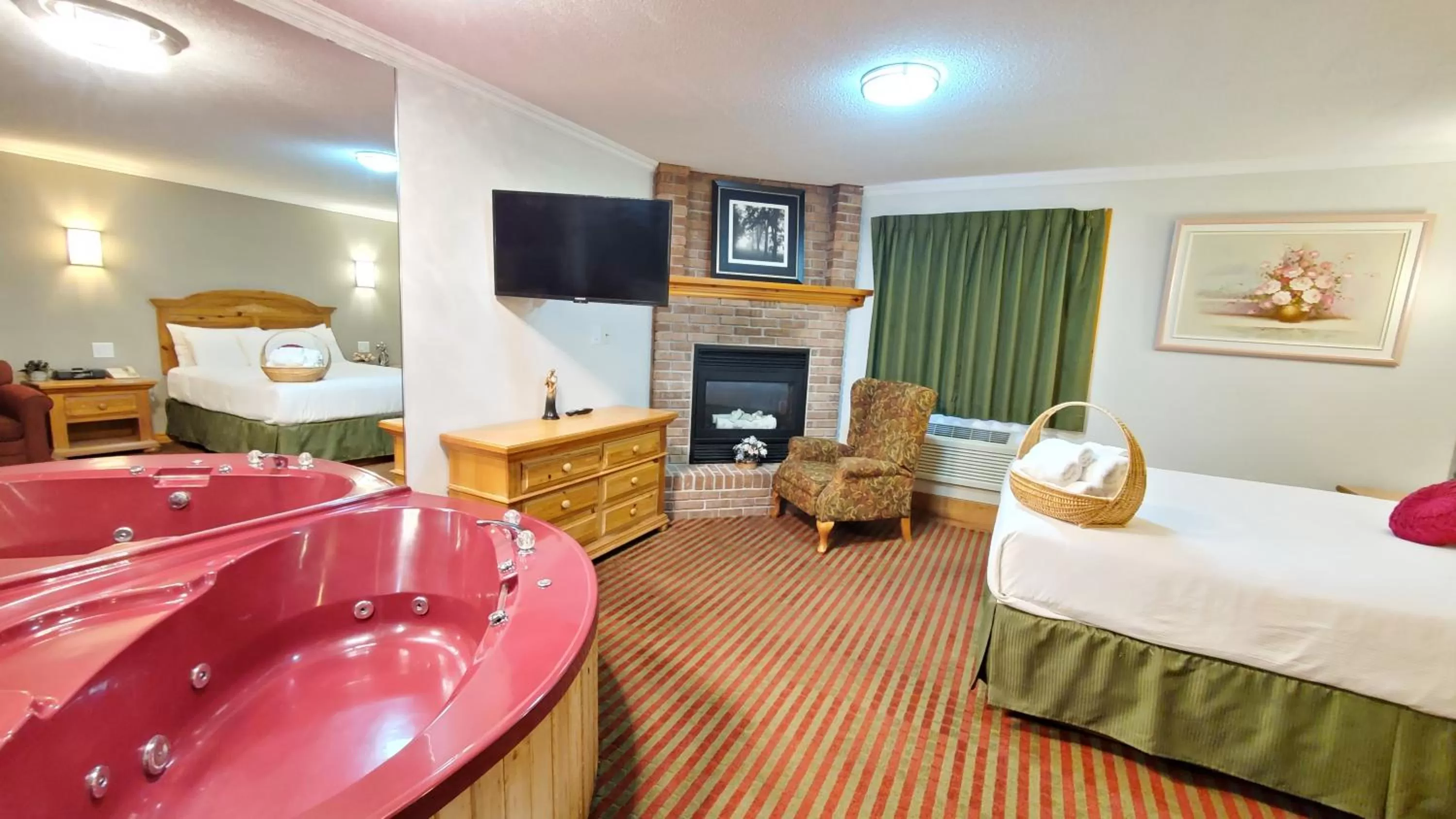 View (from property/room), Bed in Knights Inn Colonial Fireside Inn