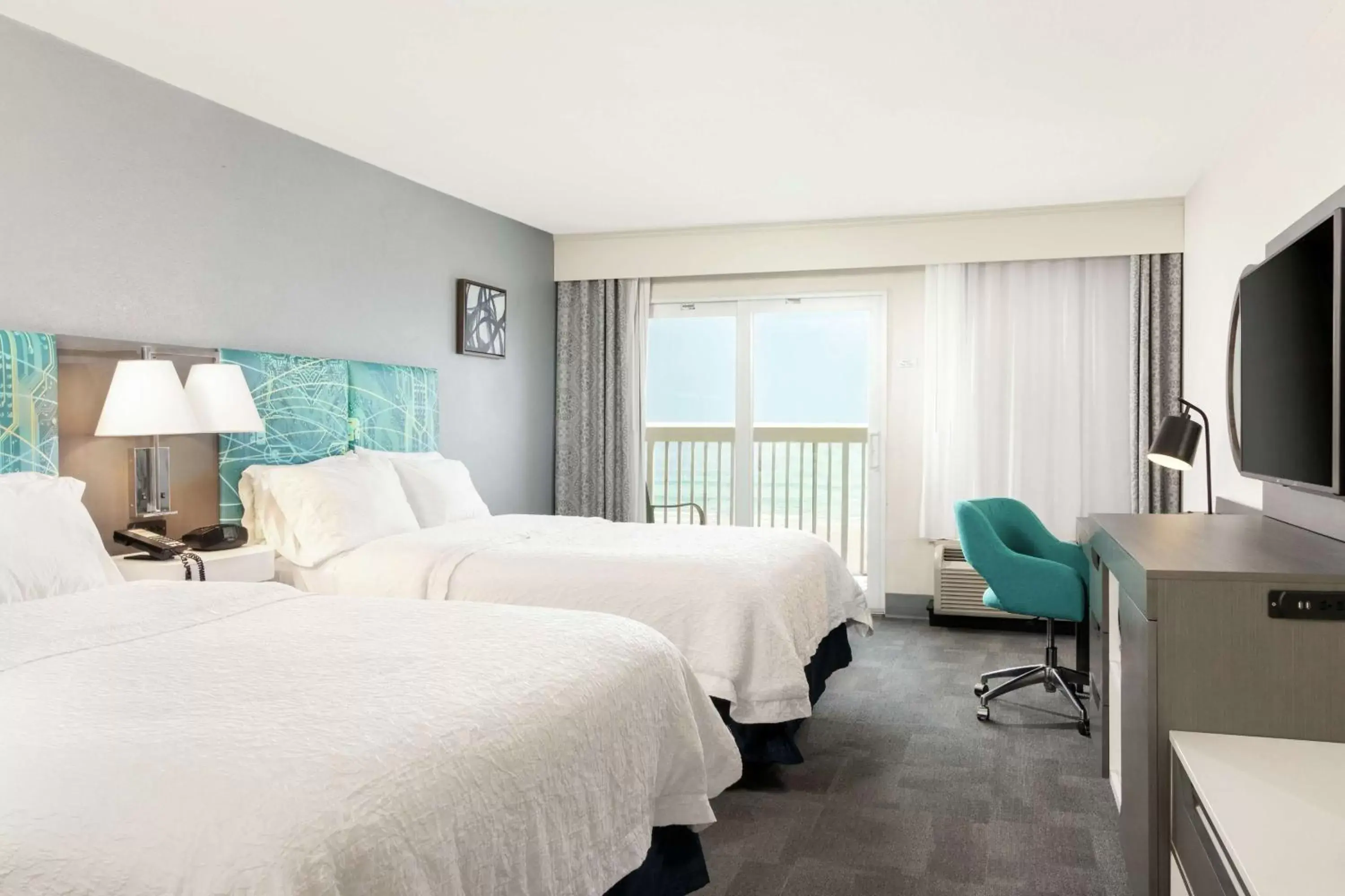 Bedroom in Hampton Inn Daytona Shores-Oceanfront