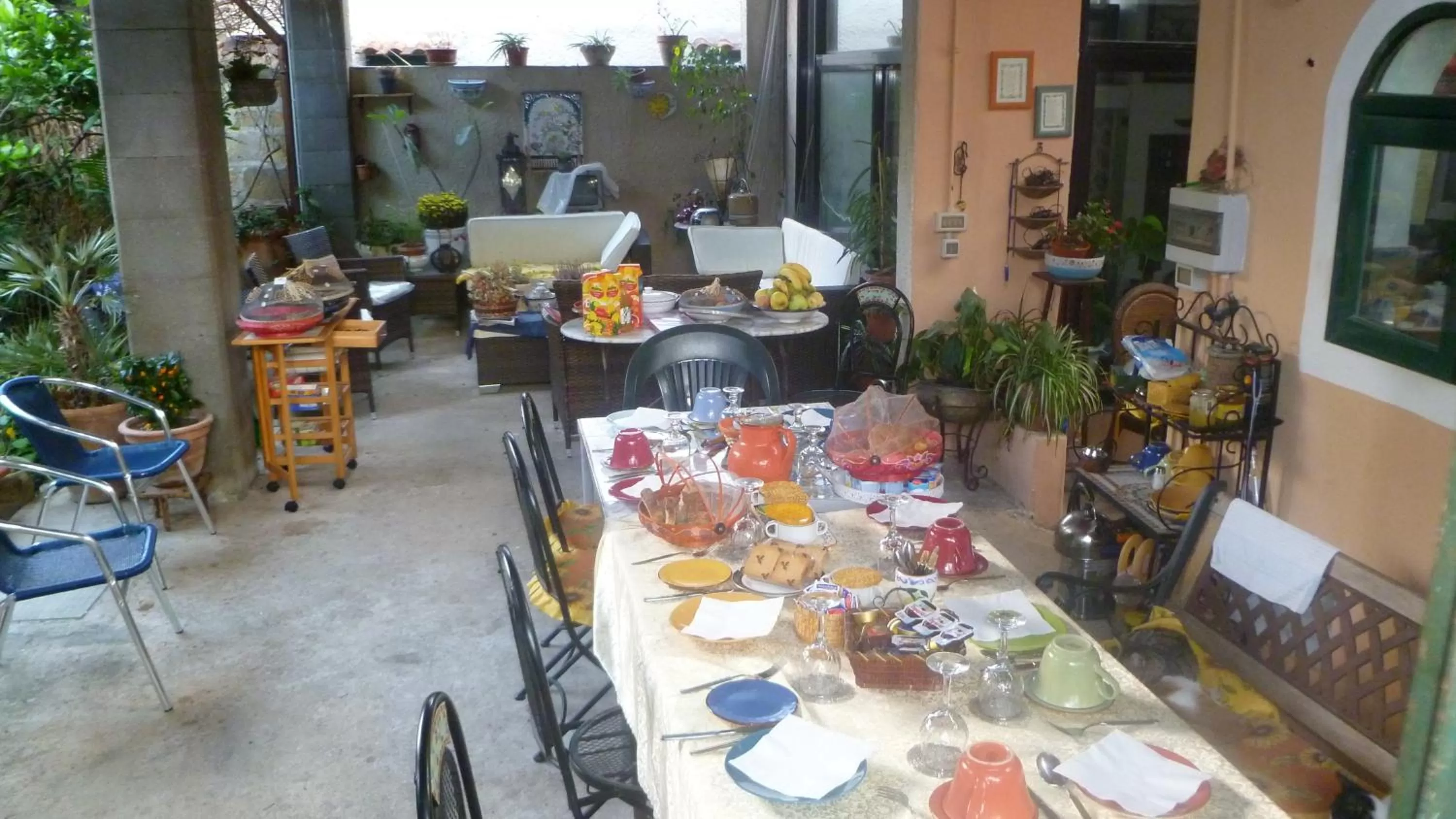 Restaurant/Places to Eat in The Garden