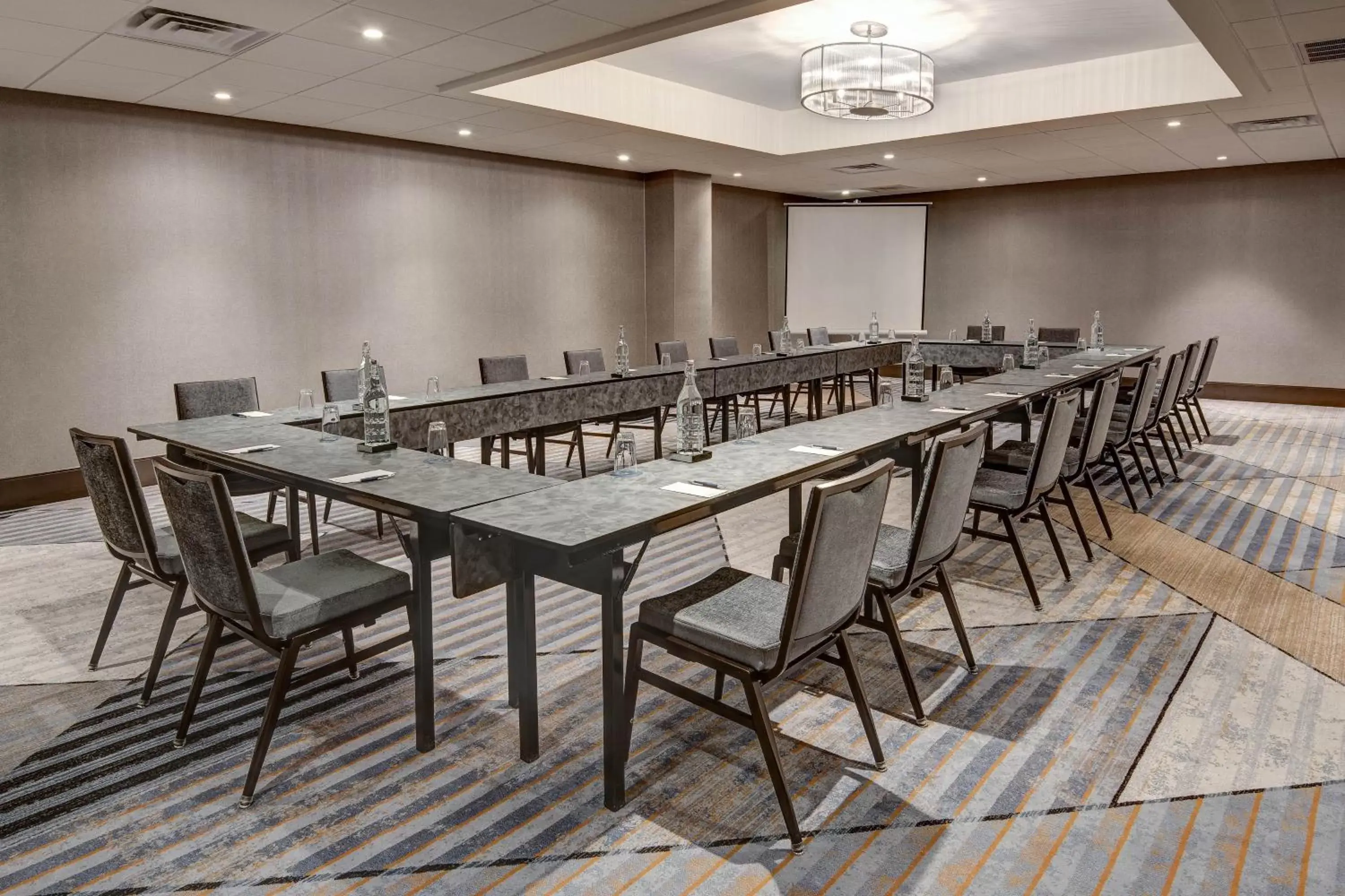 Meeting/conference room in Sheraton Eatontown Hotel