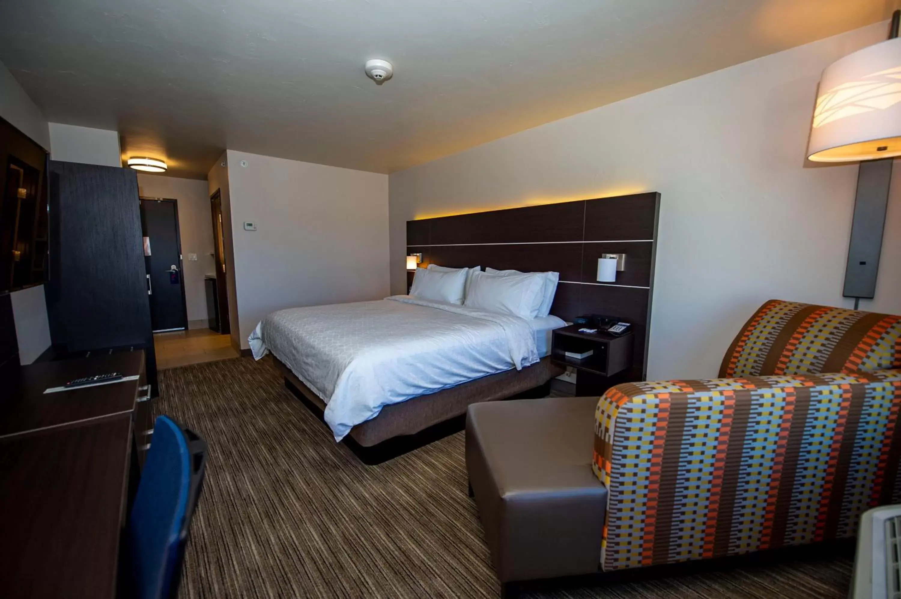 Photo of the whole room, Bed in Holiday Inn Express & Suites - Colorado Springs AFA Northgate, an IHG Hotel