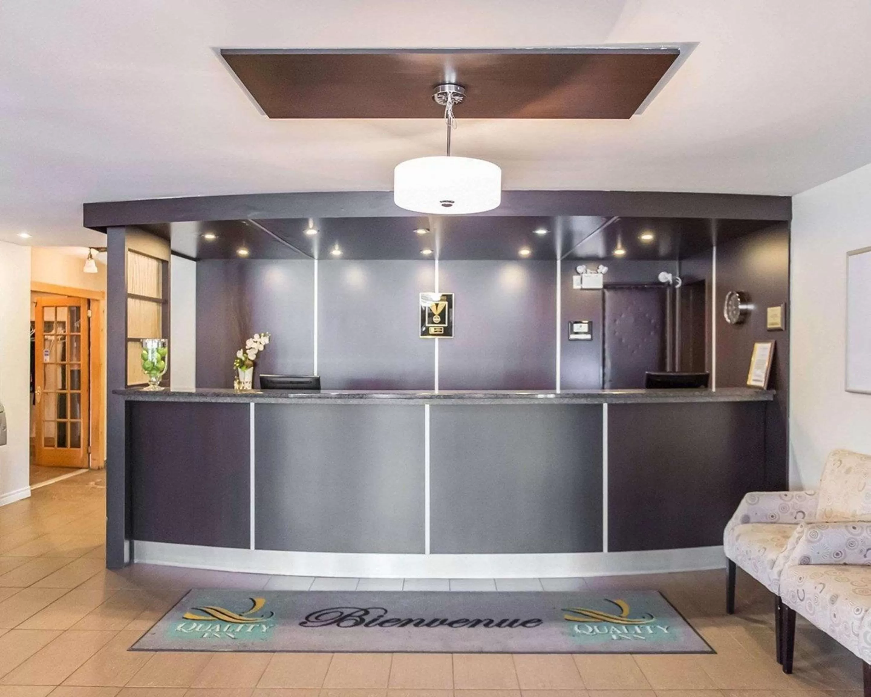 Lobby or reception in Quality Inn Mont-Laurier
