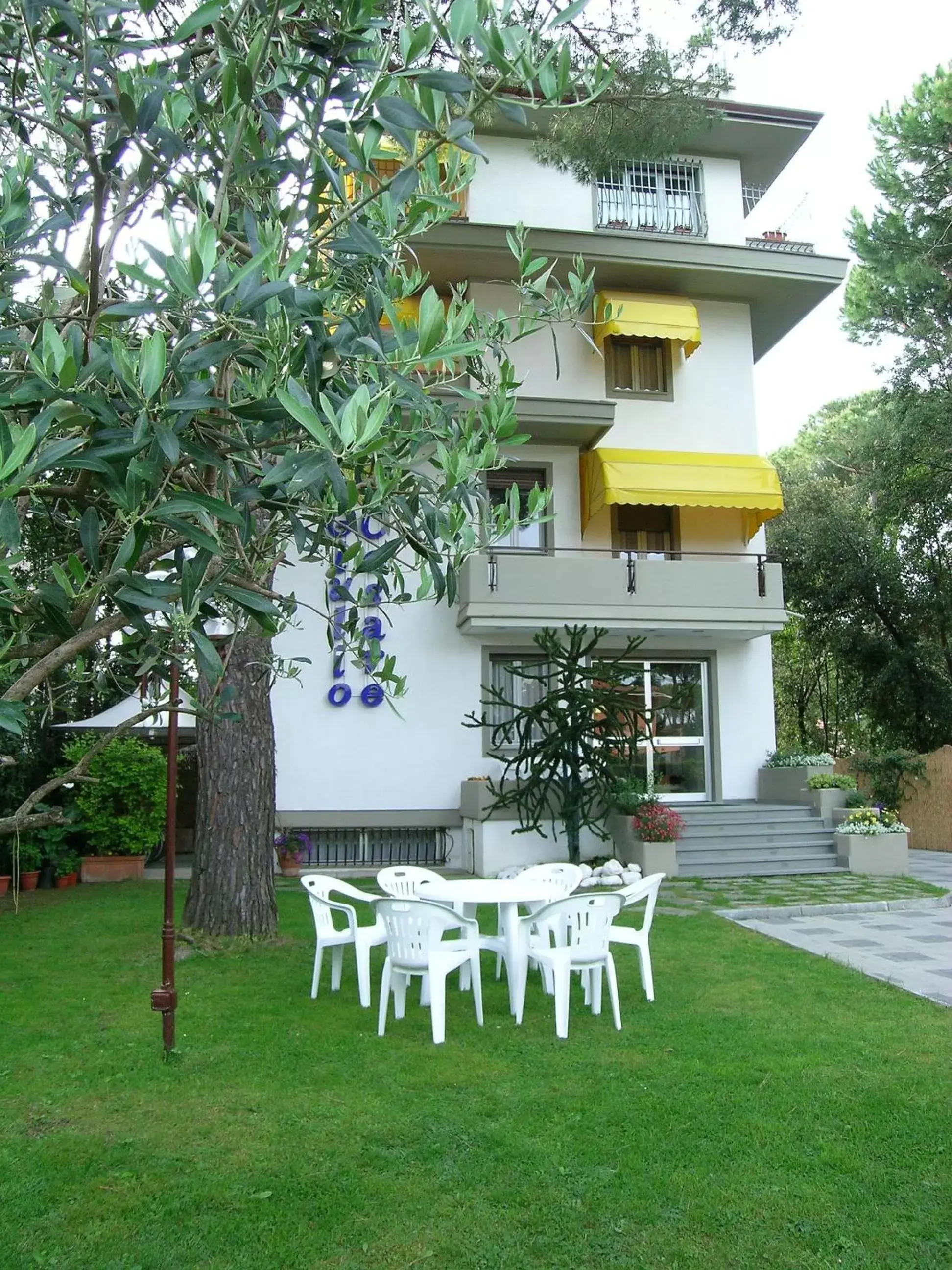 Facade/entrance, Property Building in Hotel Giulio Cesare