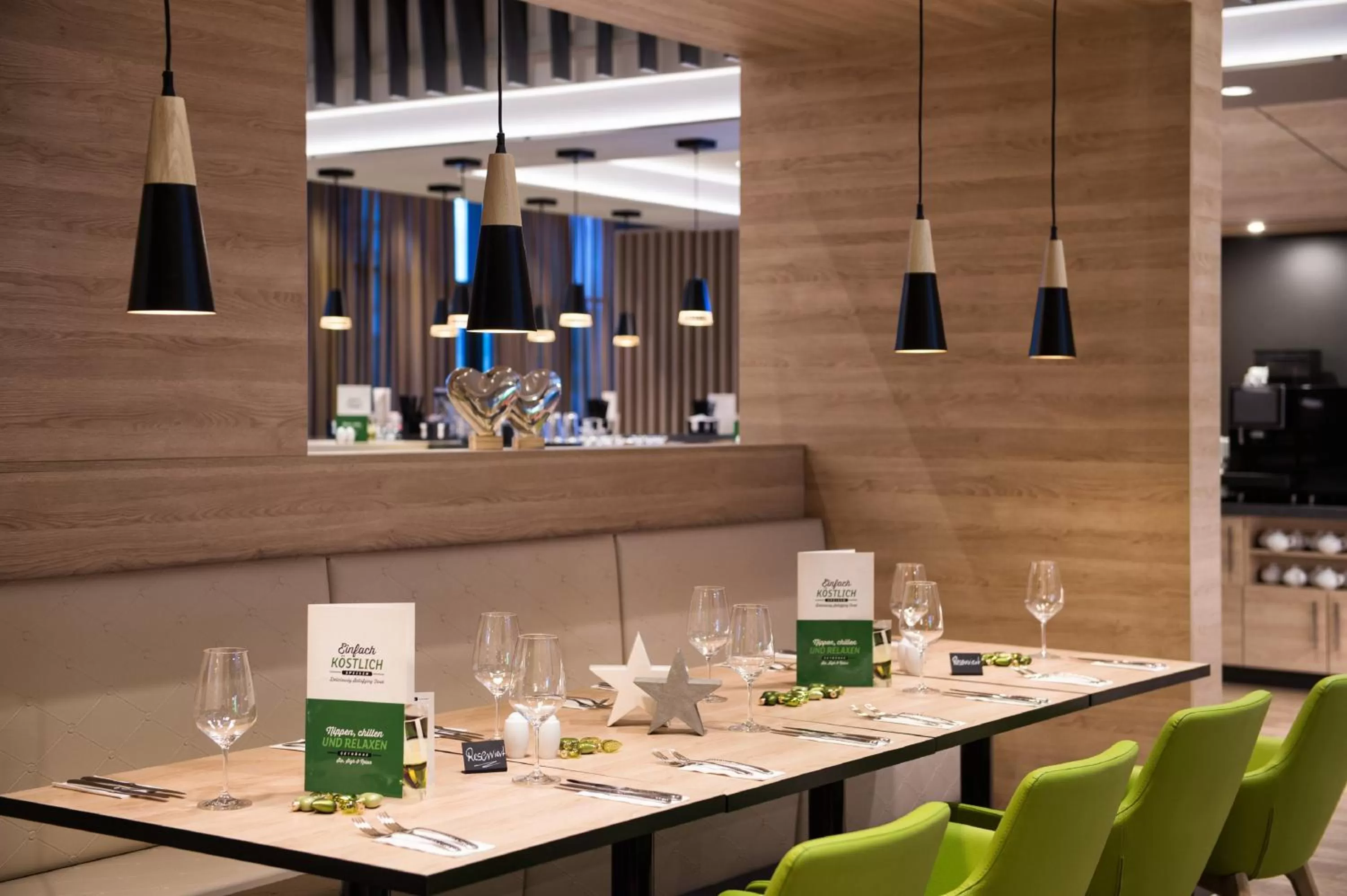 Restaurant/places to eat in Holiday Inn Frankfurt Airport by IHG
