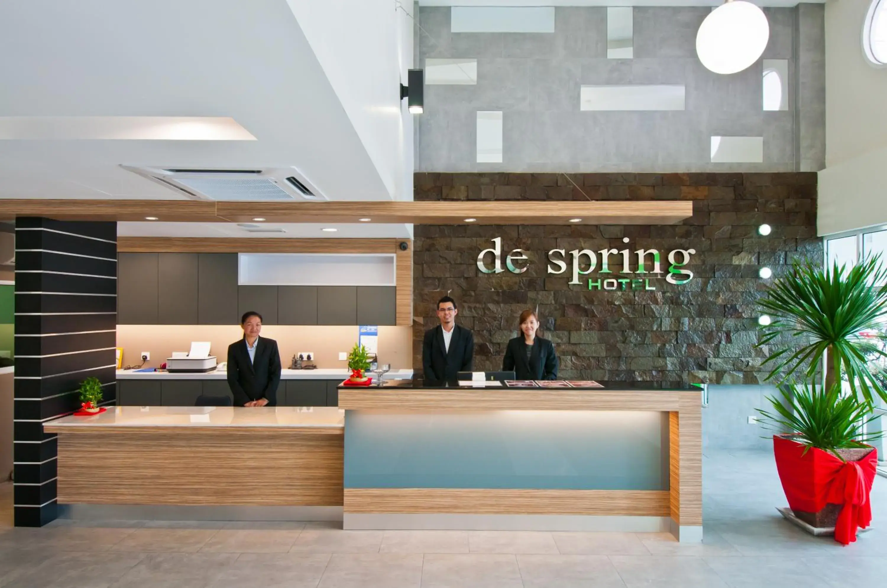 Staff, Lobby/Reception in De Spring Hotel