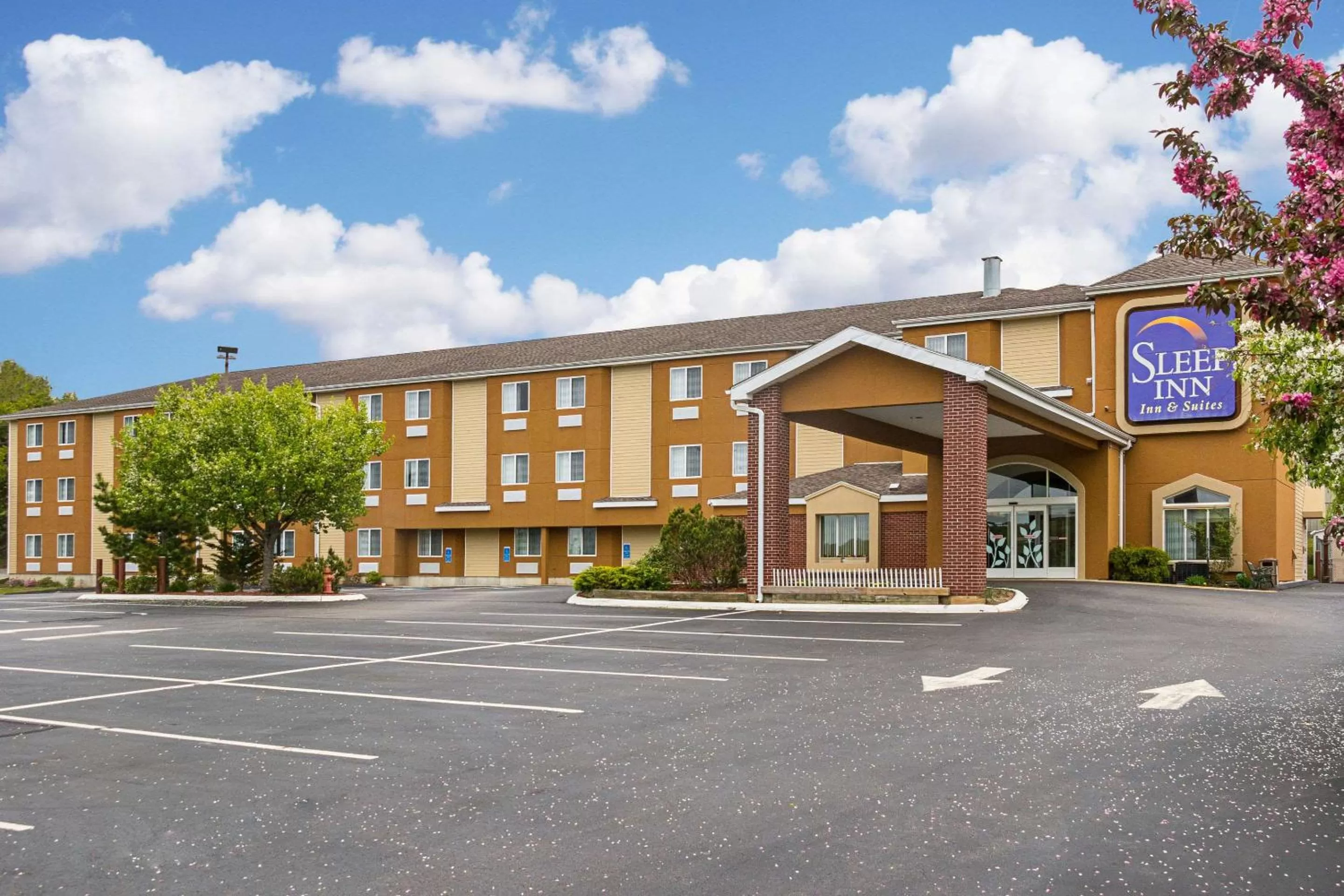 Property building in Sleep Inn & Suites Niantic North