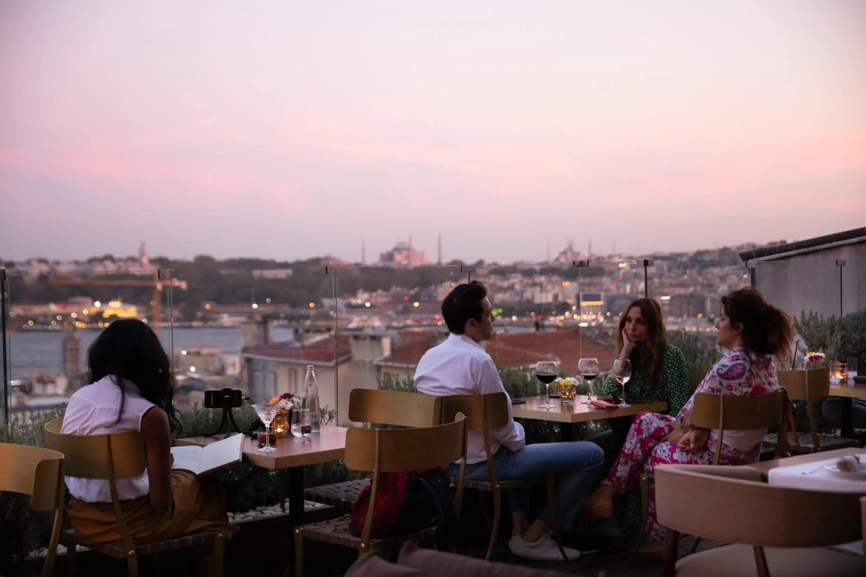 Restaurant/places to eat in Georges Hotel Galata