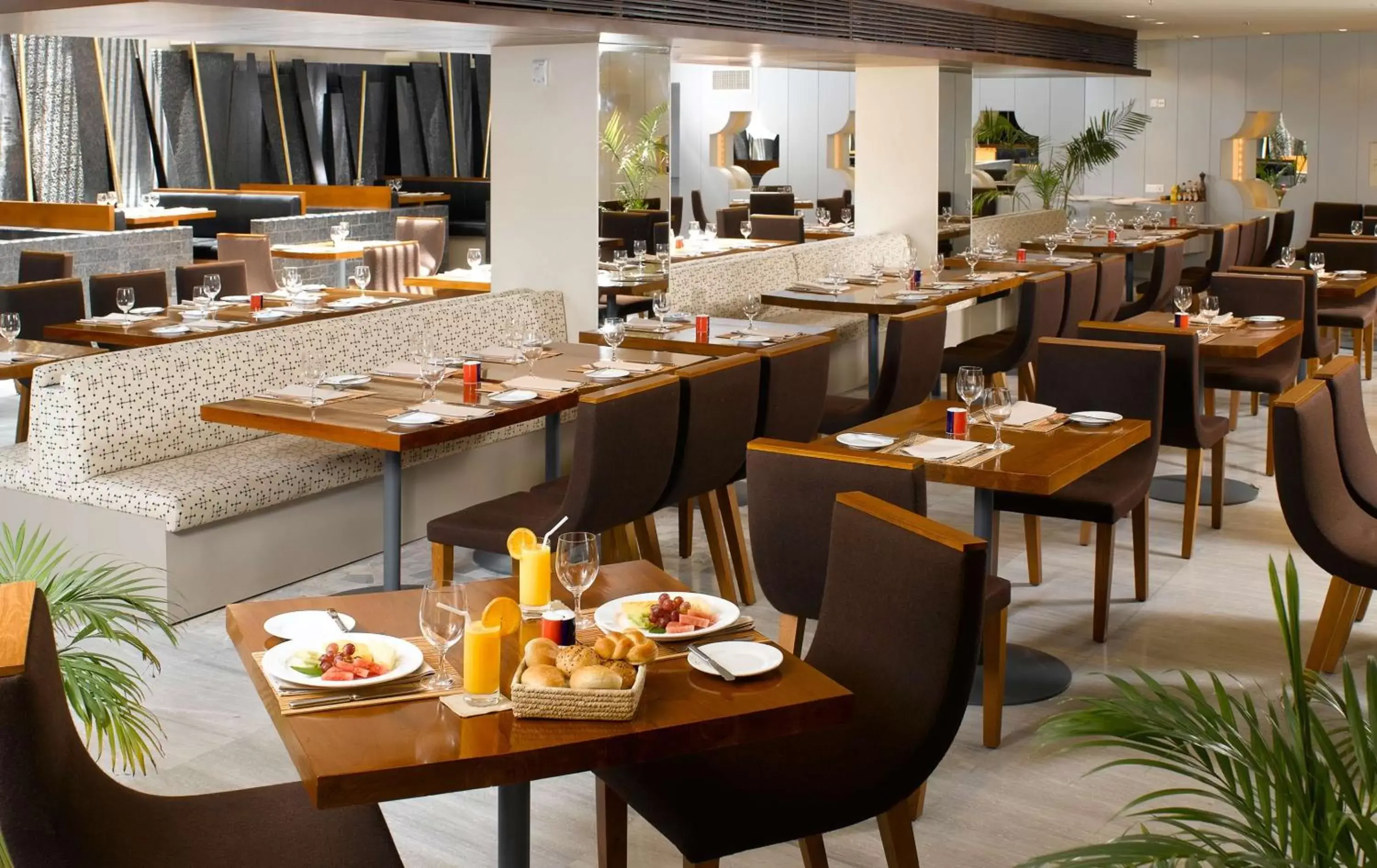 Restaurant/places to eat in Radisson Blu Dhaka Water Garden Restaurant/places to eat in Radisson Blu Dhaka Water Garden