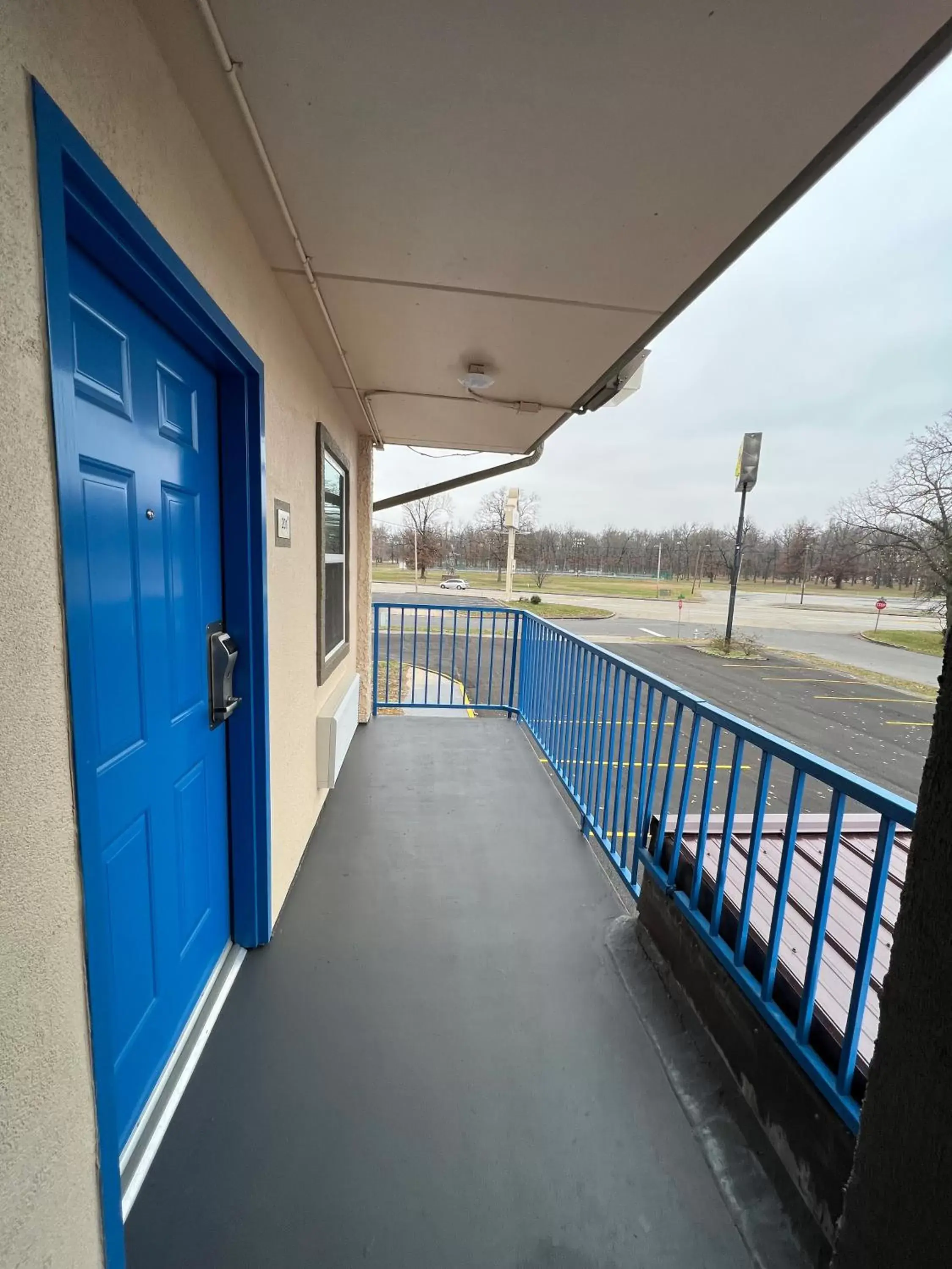 Property building, Balcony/Terrace in Super 8 by Wyndham Paducah I-24 Exit 4