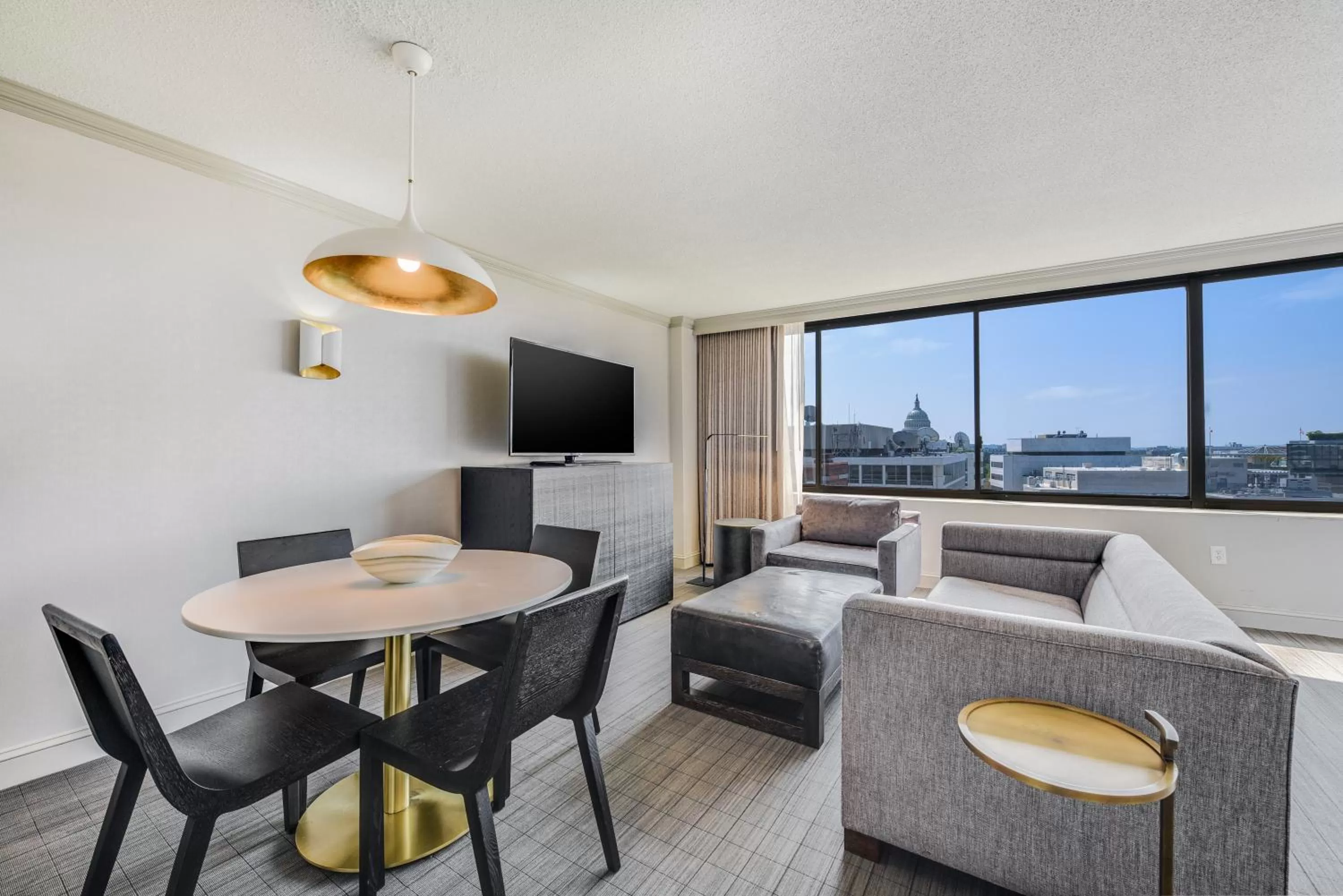 TV and multimedia in Hilton Washington DC Capitol Hill