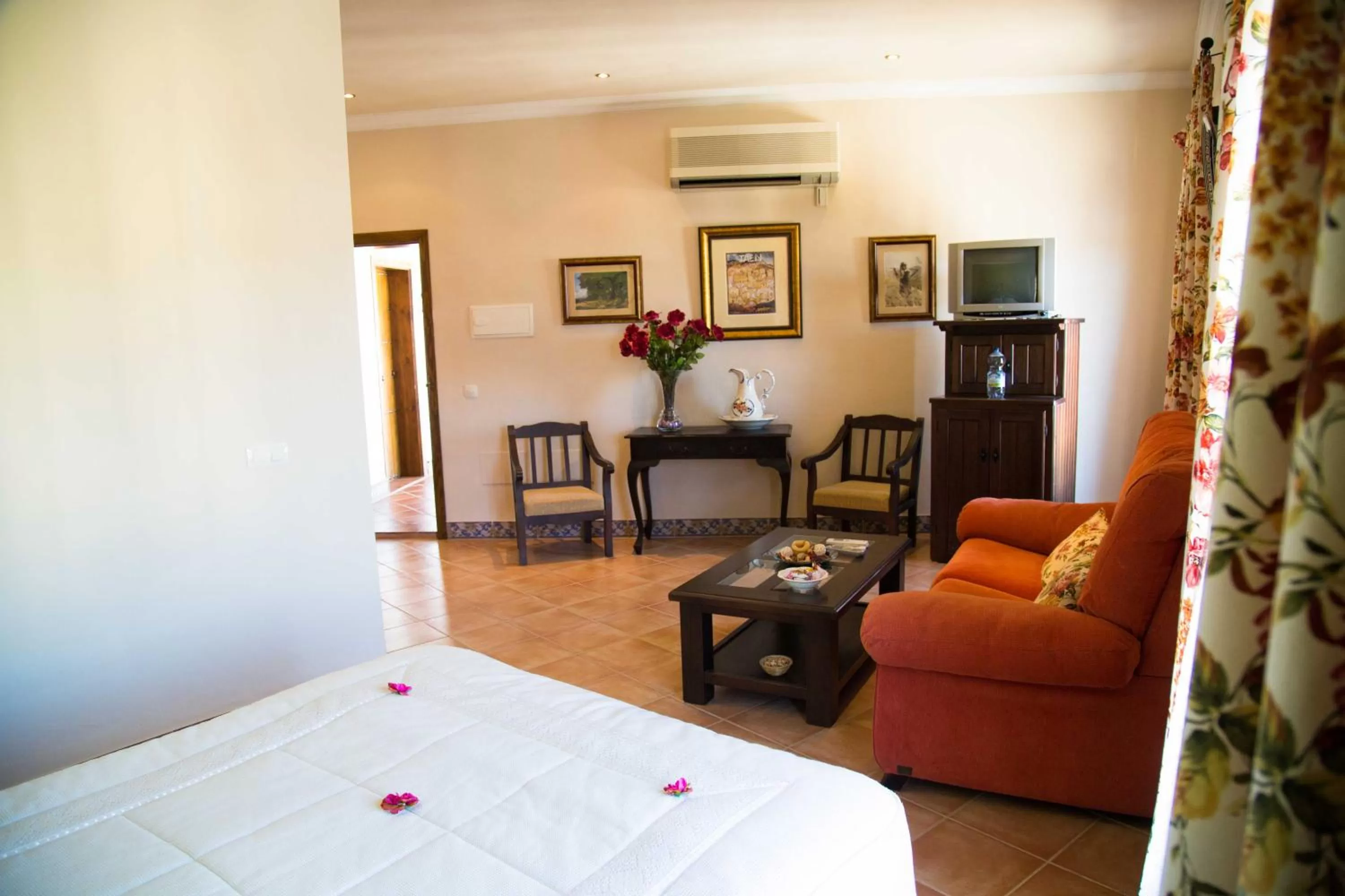 Photo of the whole room, Seating Area in Hotel Rural Andalucia