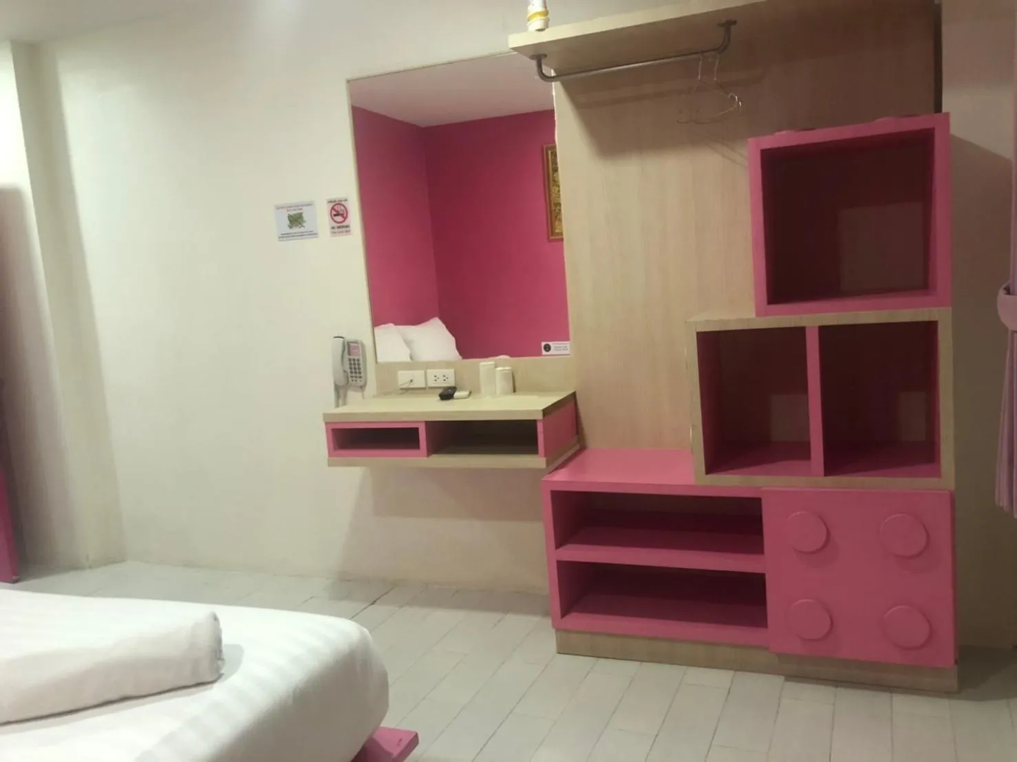 Photo of the whole room, Bed in The Seven Luck