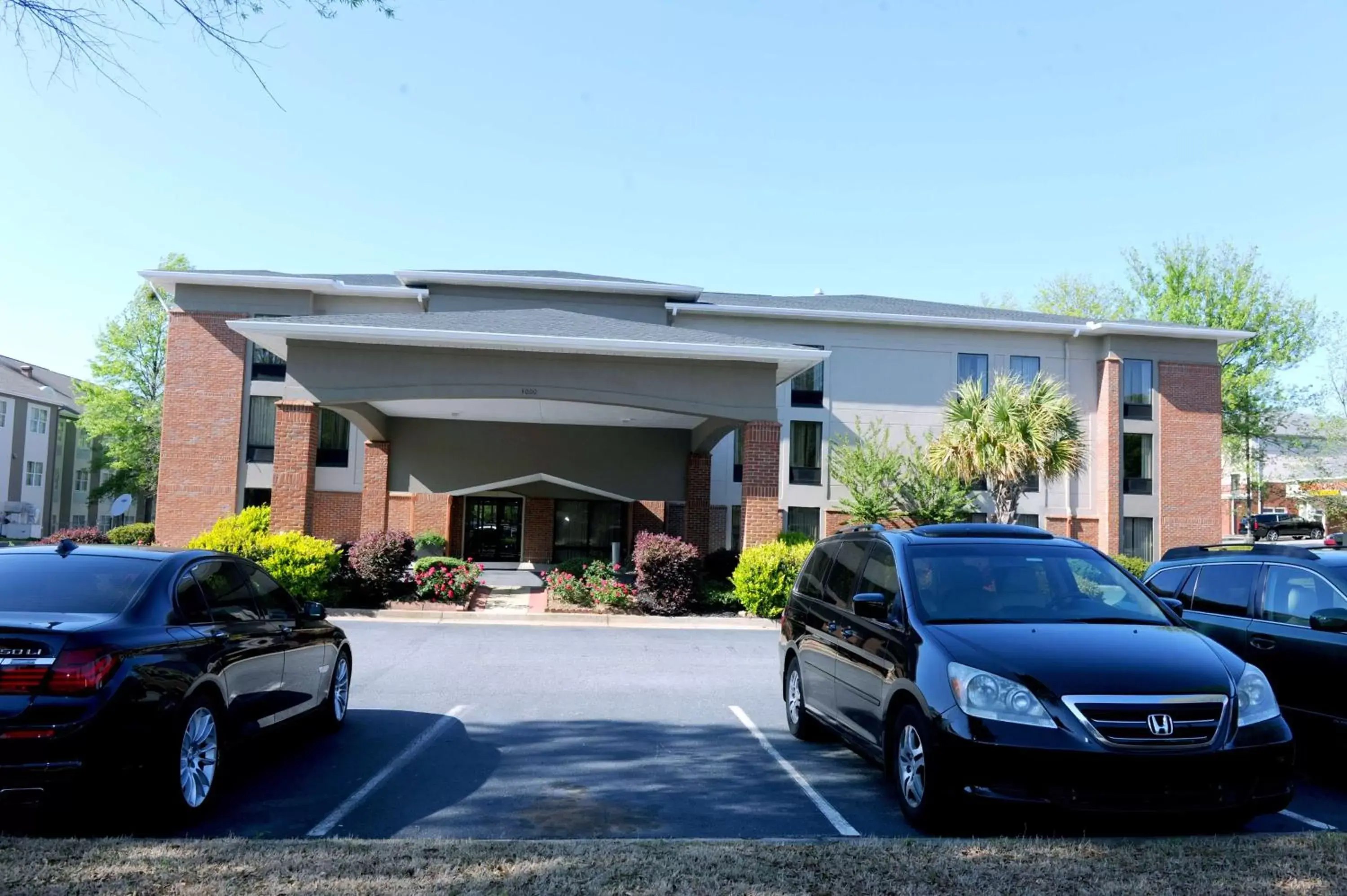 Property Building in Country Inn & Suites by Radisson, Alpharetta, GA