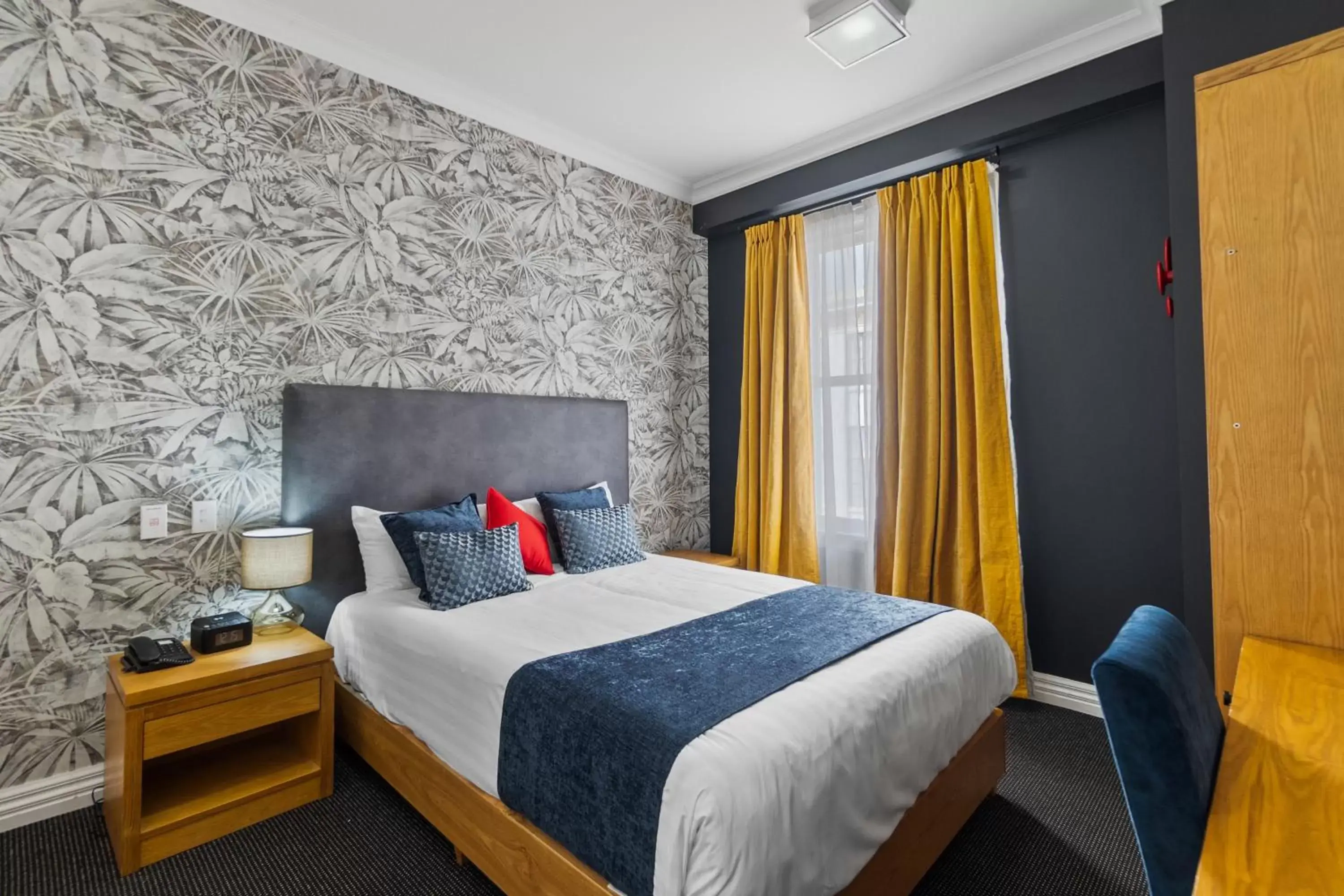 Bedroom, Bed in Ramada by Wyndham, Hamilton City Center