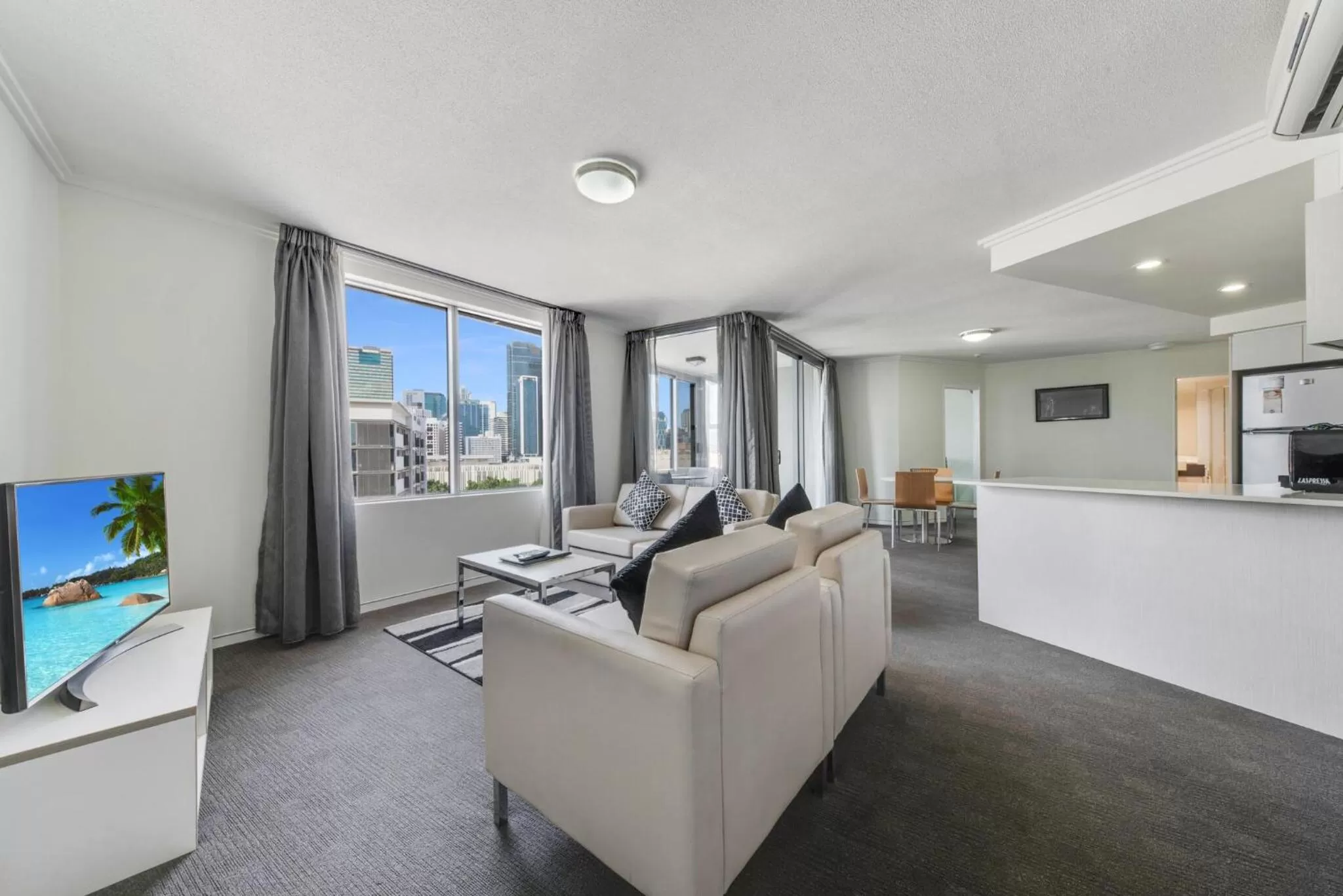 Kitchen or kitchenette in The Capitol Apartments