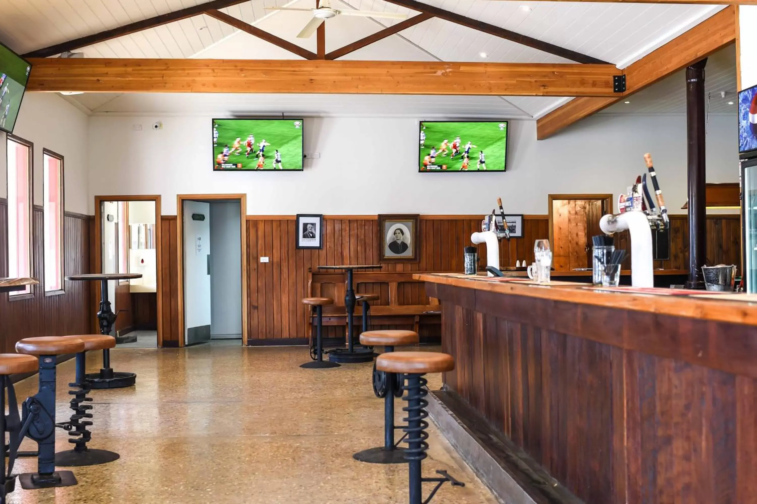 Lounge or bar, Lounge/Bar in Heyfield Railway Hotel