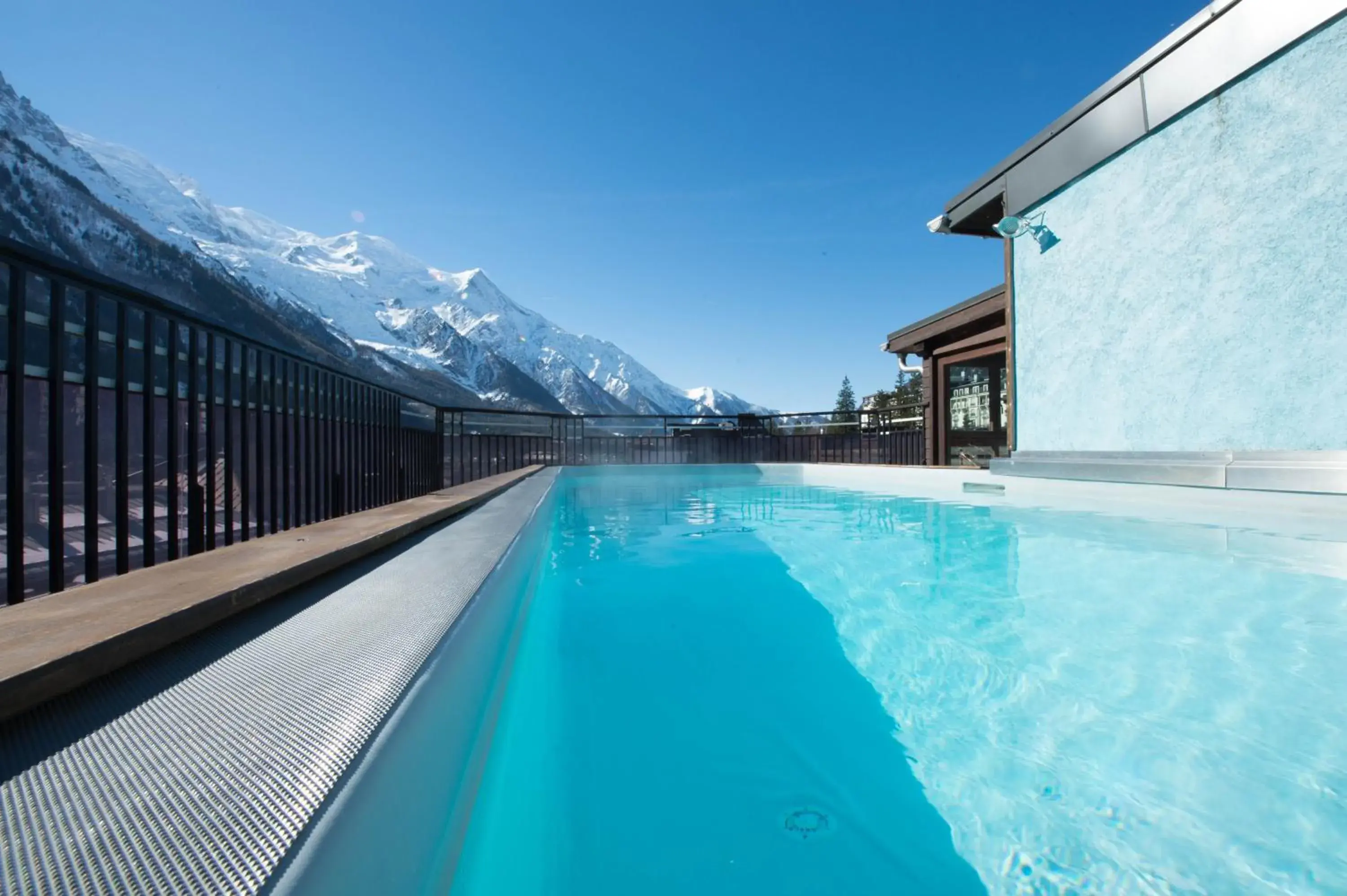 Swimming Pool in Park Hotel Suisse & Spa