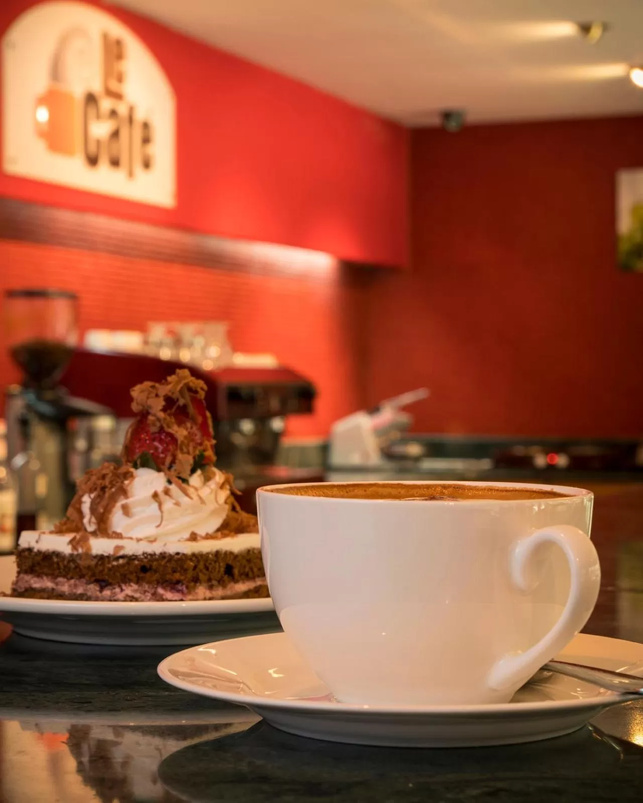 Coffee/tea facilities in Inn & Go Kuwait Plaza