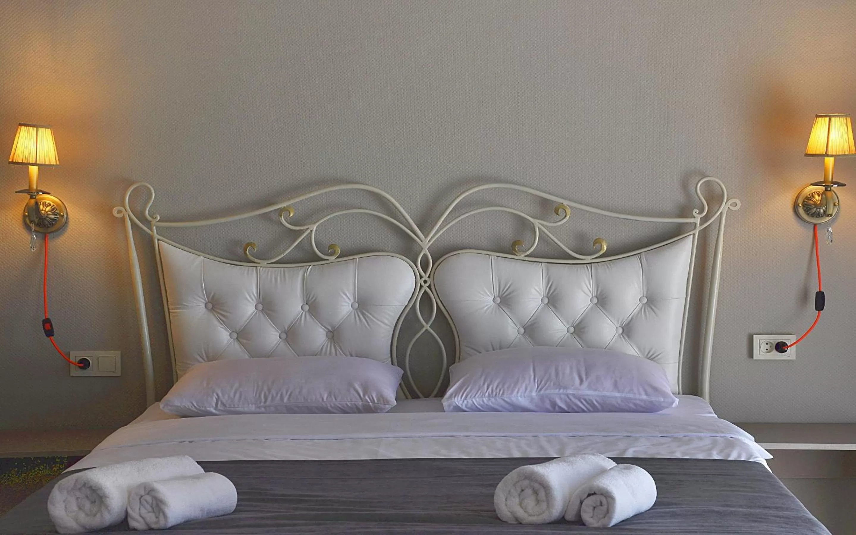 Bed in Art Hotel Claude Monet