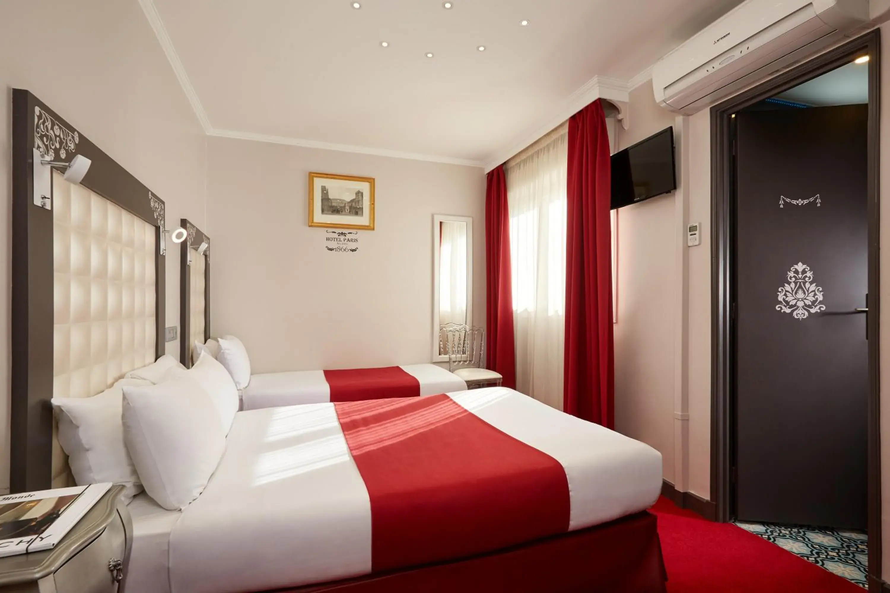 Bed in Grand Hôtel Amelot