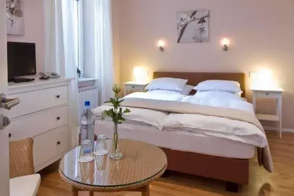 Photo of the whole room, Bed in Buchholz Downtown Hotel Photo of the whole room, Bed in Buchholz Downtown Hotel