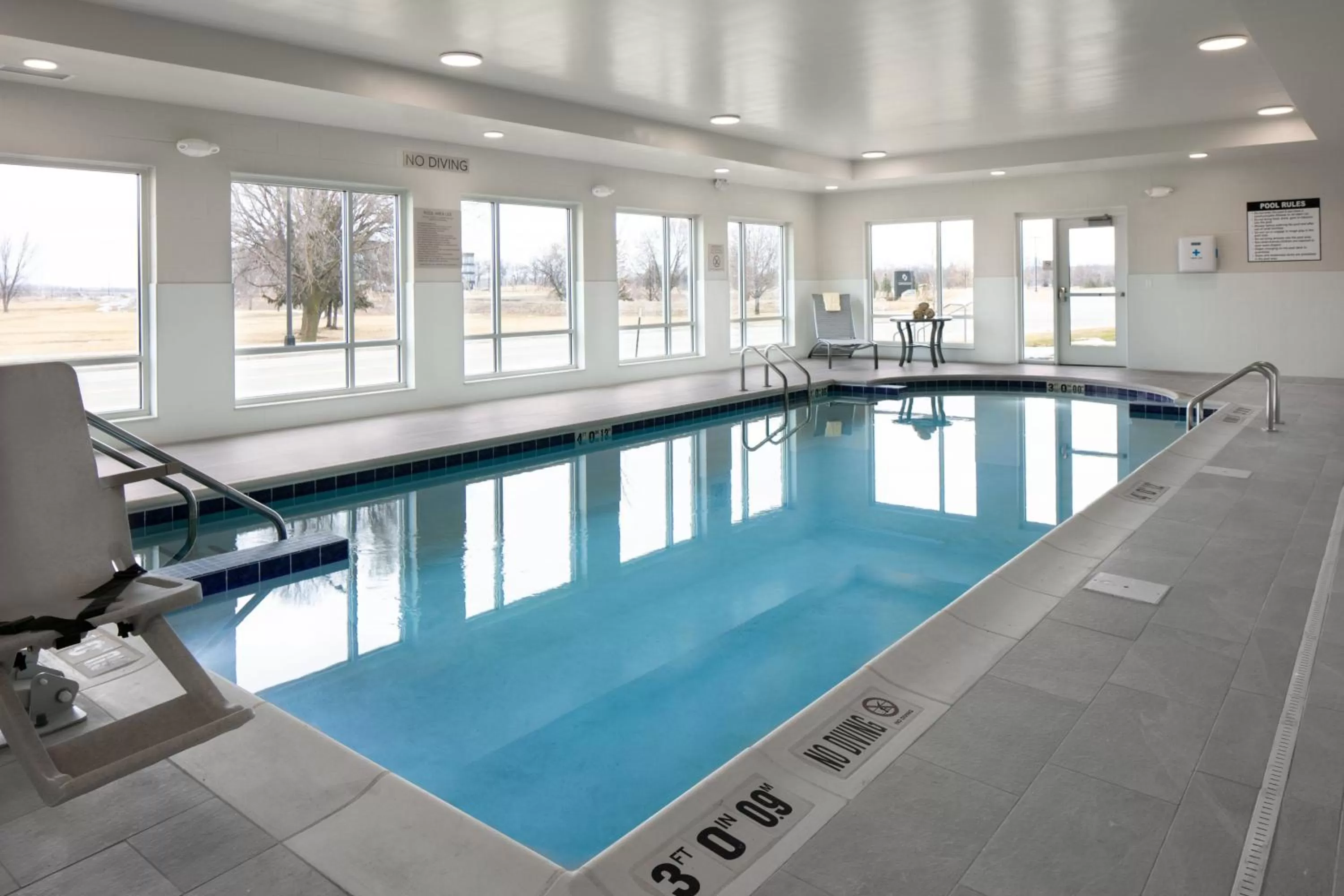 Swimming pool in TownePlace Suites by Marriott Oshkosh