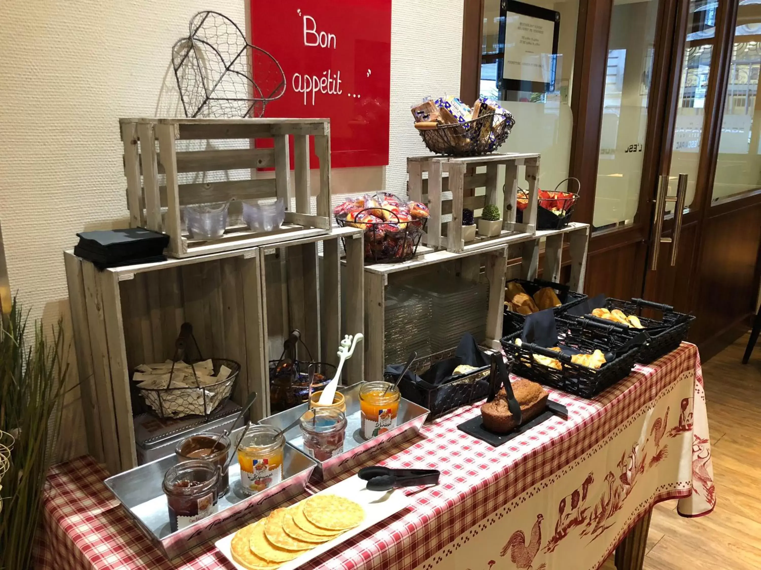 Buffet breakfast, Food in Cit'Hotel Stim'Otel