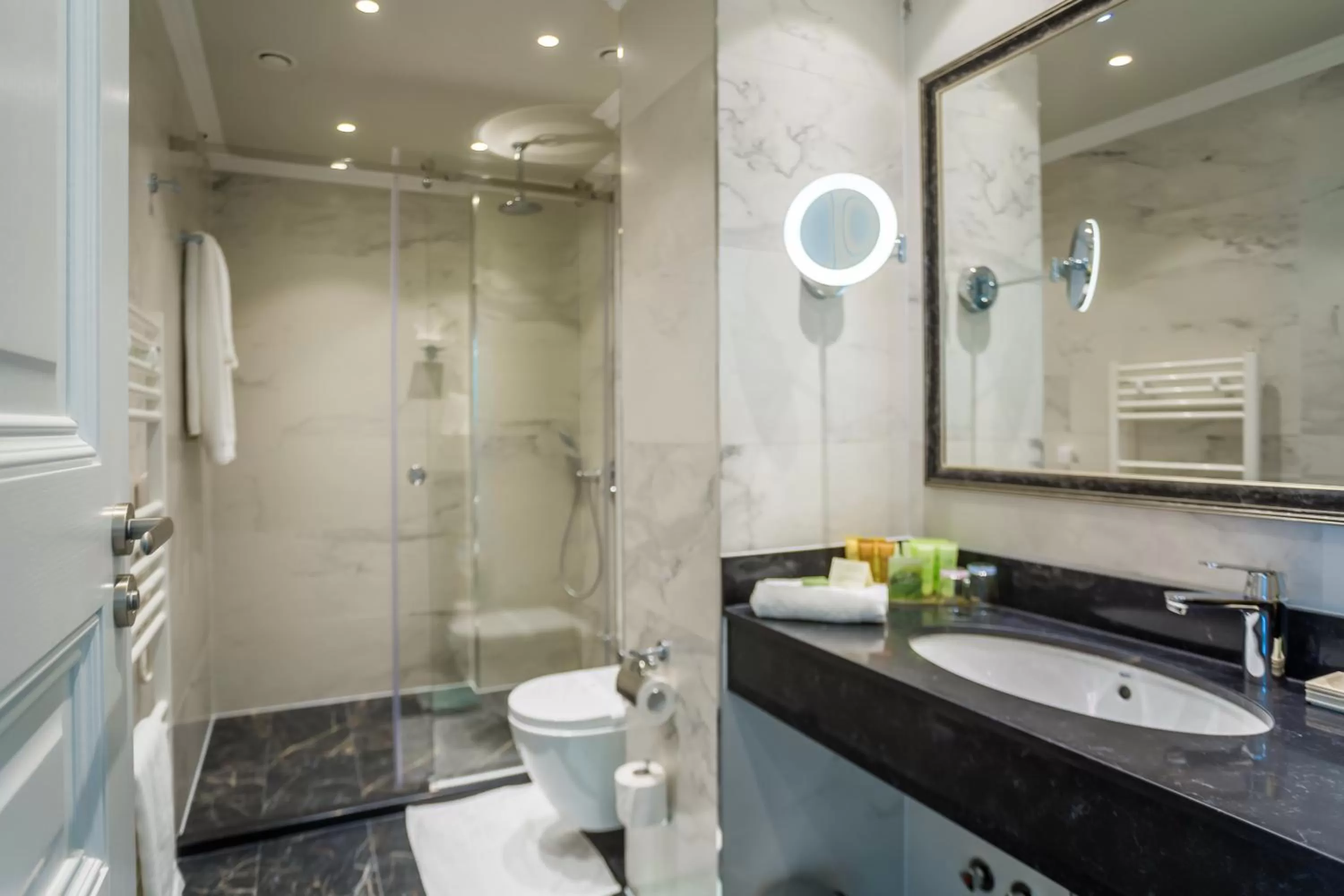 Bathroom in Hotel Residence Promenade