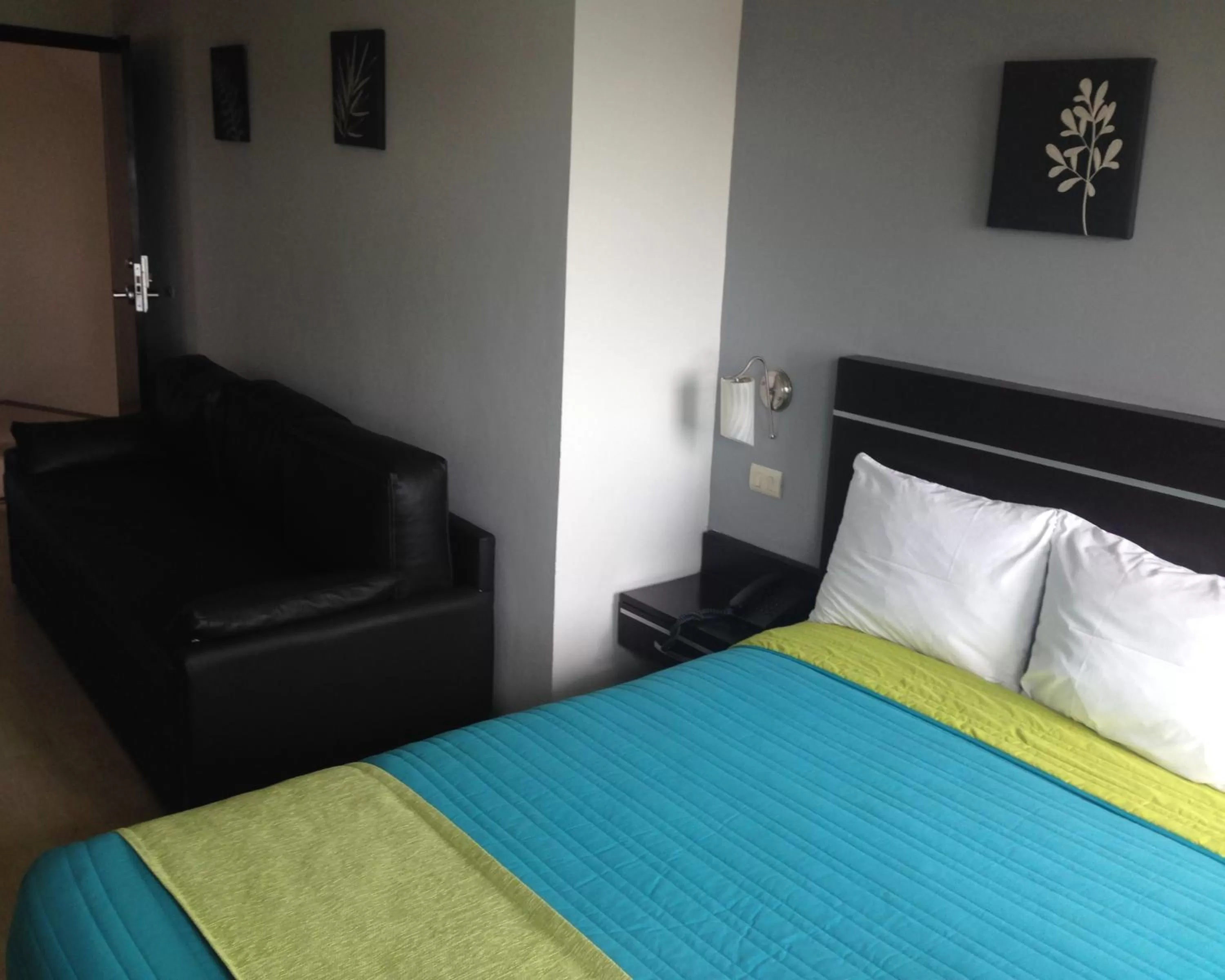 Photo of the whole room, Bed in Hotel Misión Express Xalapa