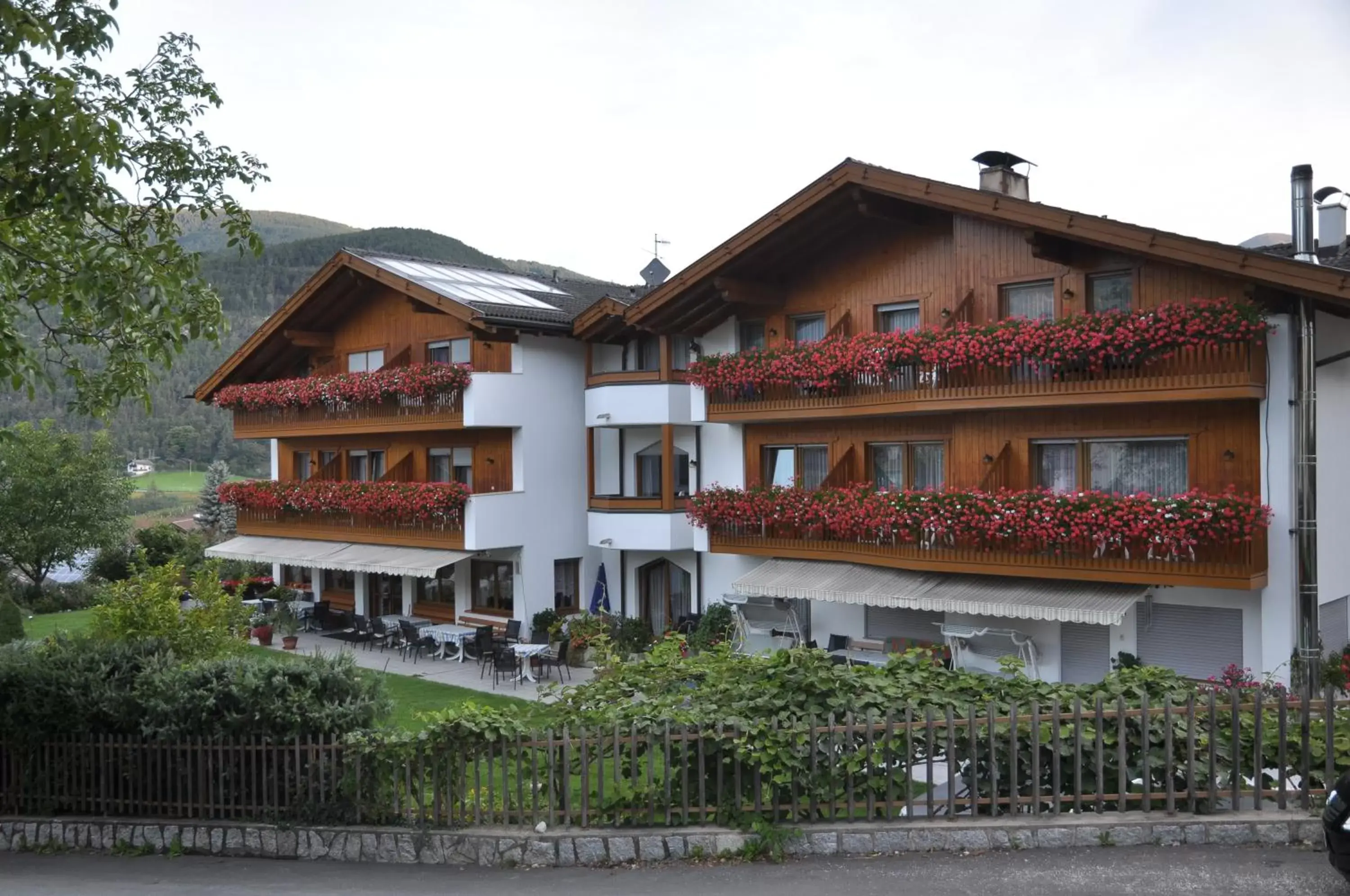 Facade/entrance, Property Building in Hotel Waldheim