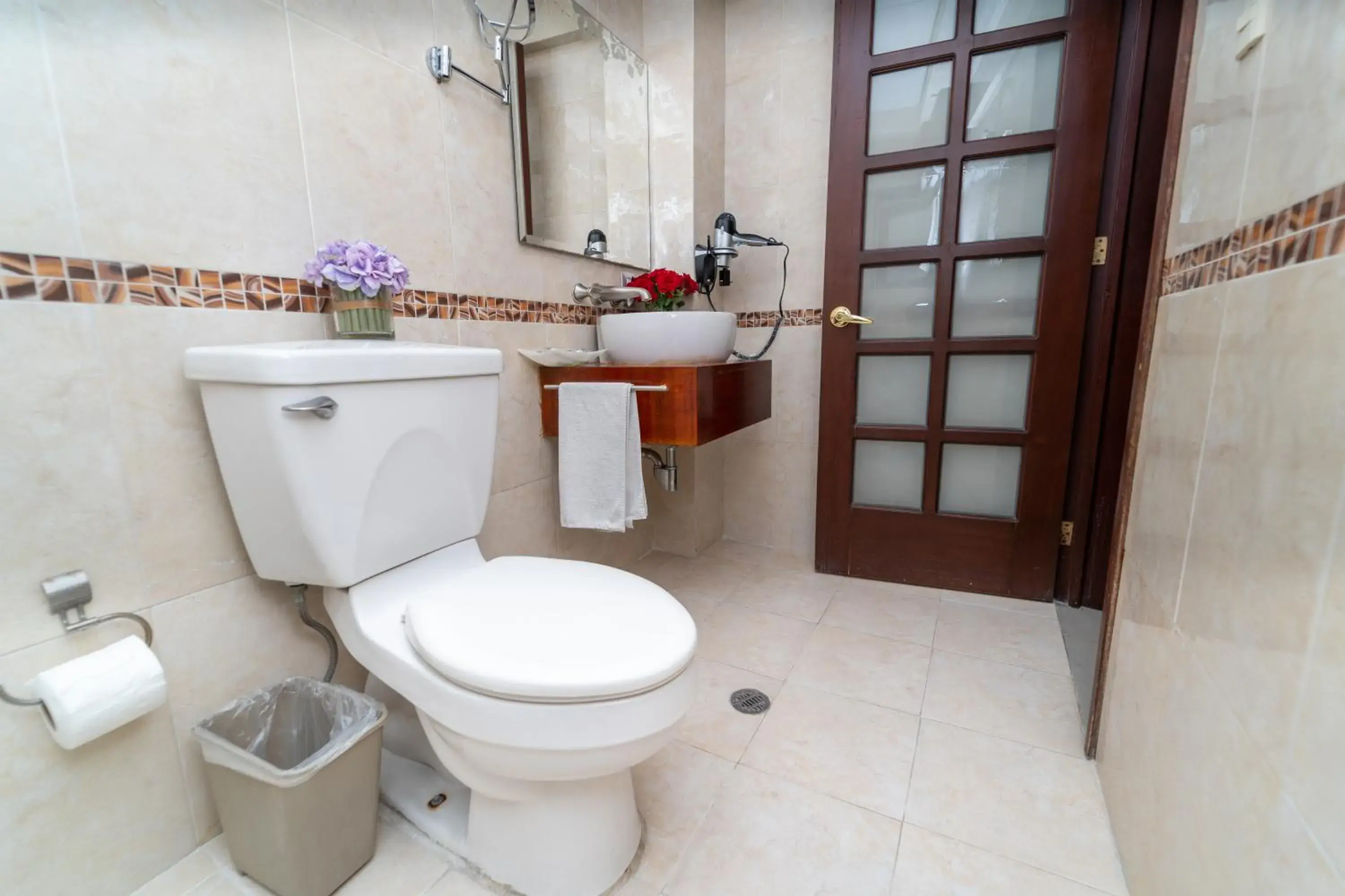 Bathroom in Casa de las Flores Hotel