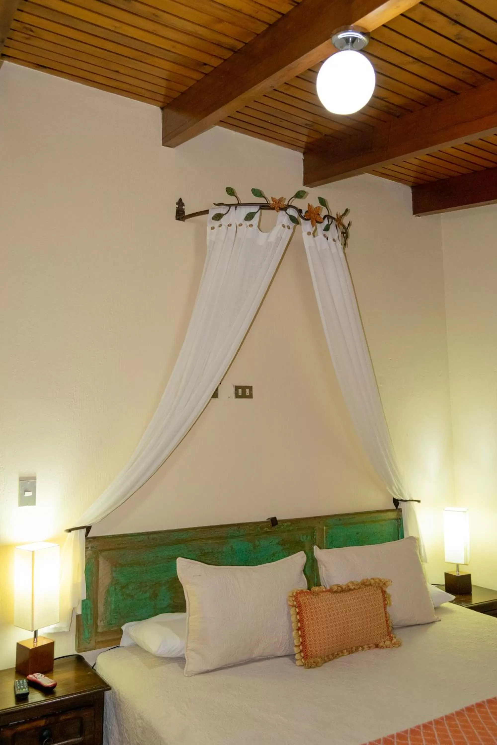 Photo of the whole room, Bed in Hostal Donde Regina